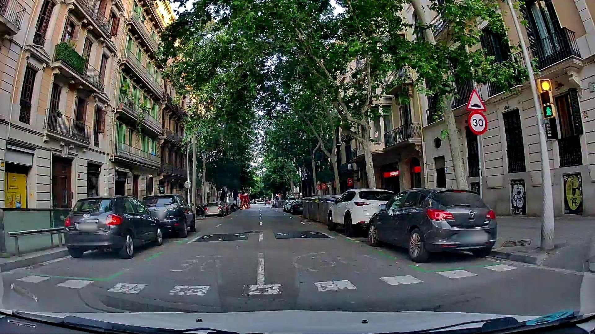 Street view near Midtown Luxury Apartments, Dreta de l'Eixample — © m_esp_32 (CC BY-SA · Mapillary)