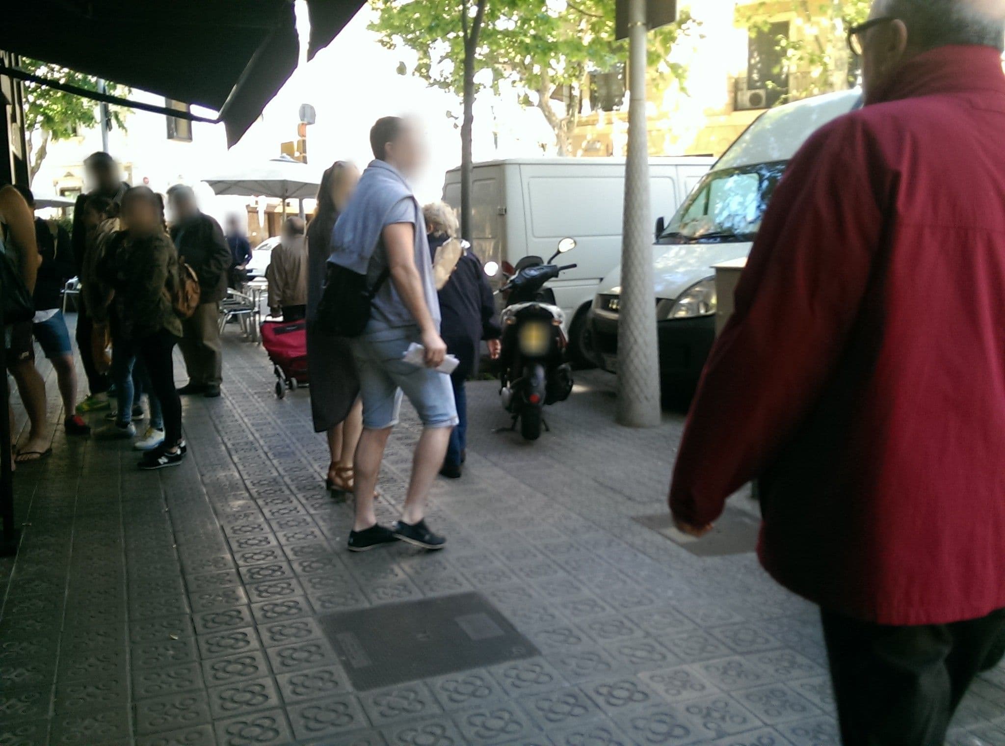 Street view near Gracia's Home, Dreta de l'Eixample — © arodera (CC BY-SA · Mapillary)