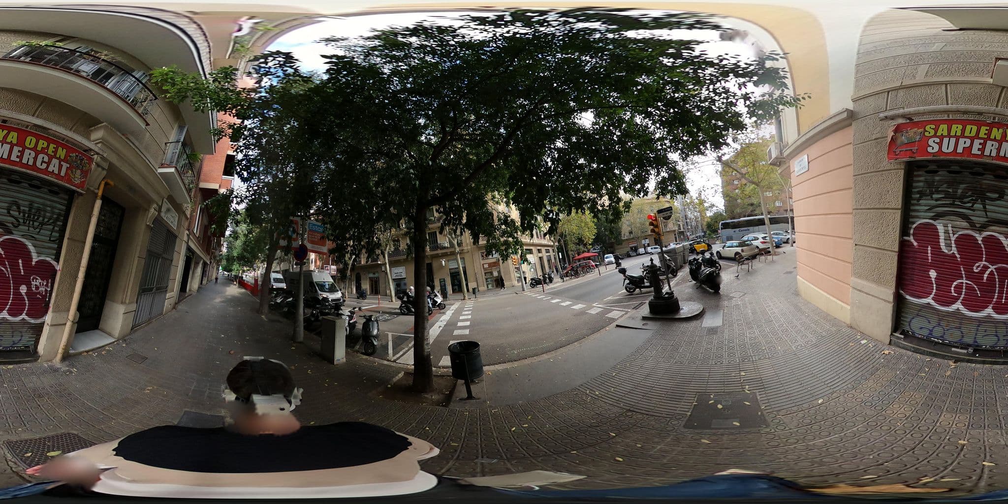 Street view near Hotel De Contratto, Sagrada Família — © frank984 (CC BY-SA · Mapillary)