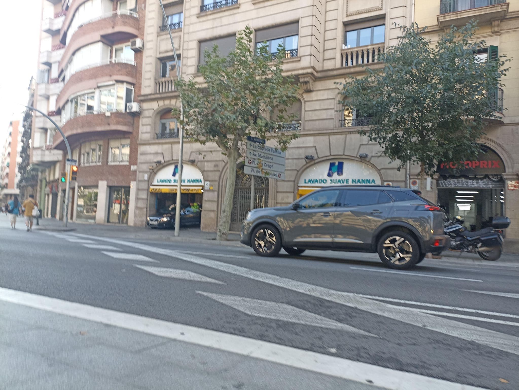 Street view near Habitat Apartments Modernista, Sagrada Família — © toniserra (CC BY-SA · Mapillary)