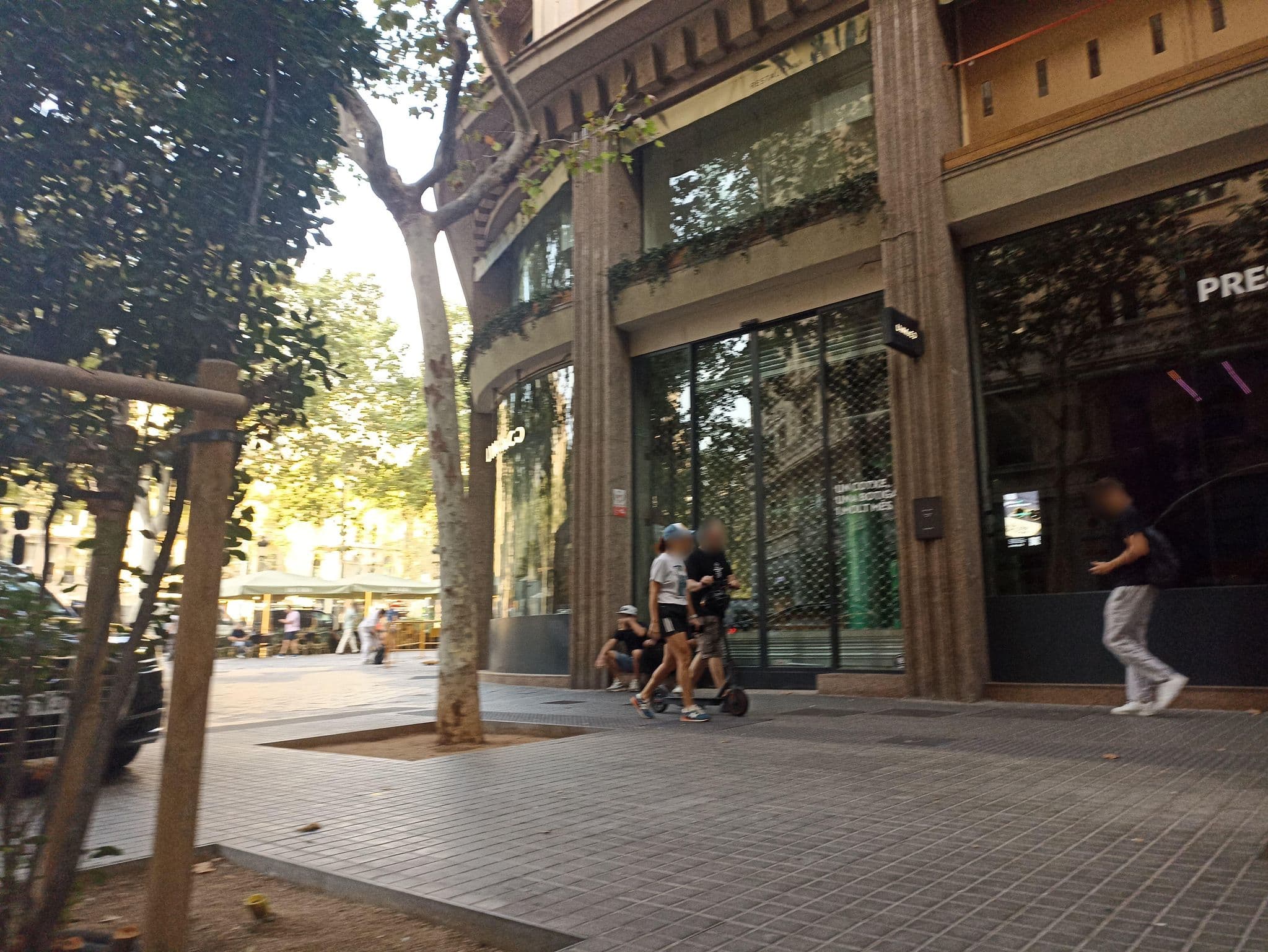 Street view near Airbnb Luxury & Stylish - Paseo de Gracia, Eixample — © toniserra (CC BY-SA · Mapillary)