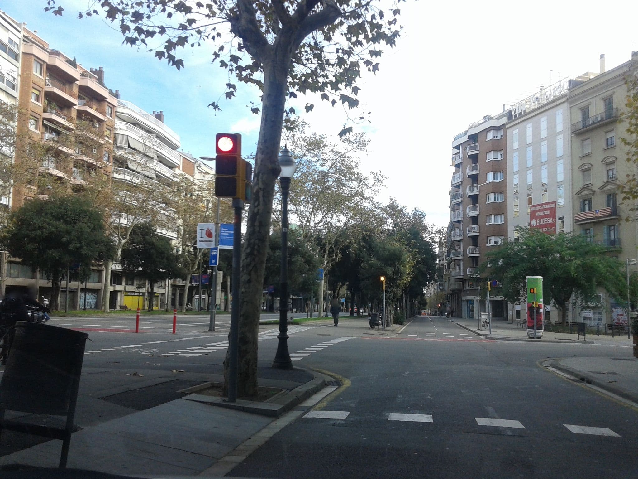 Street view near Casa Cataluna Hostel, Dreta de l'Eixample — © yopaseopor (CC BY-SA · Mapillary)