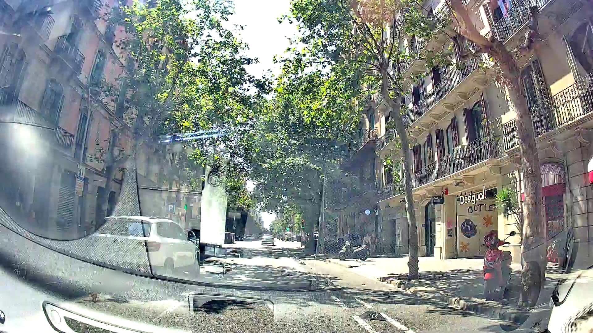 Street view near Bed&Break, Dreta de l'Eixample — © m_esp_32 (CC BY-SA · Mapillary)