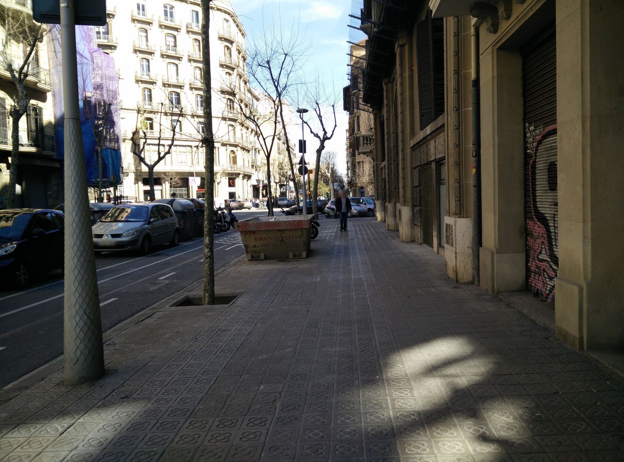 Street view near Hostal La Flor de Gaudi, Dreta de l'Eixample — © ccossio (CC BY-SA · Mapillary)