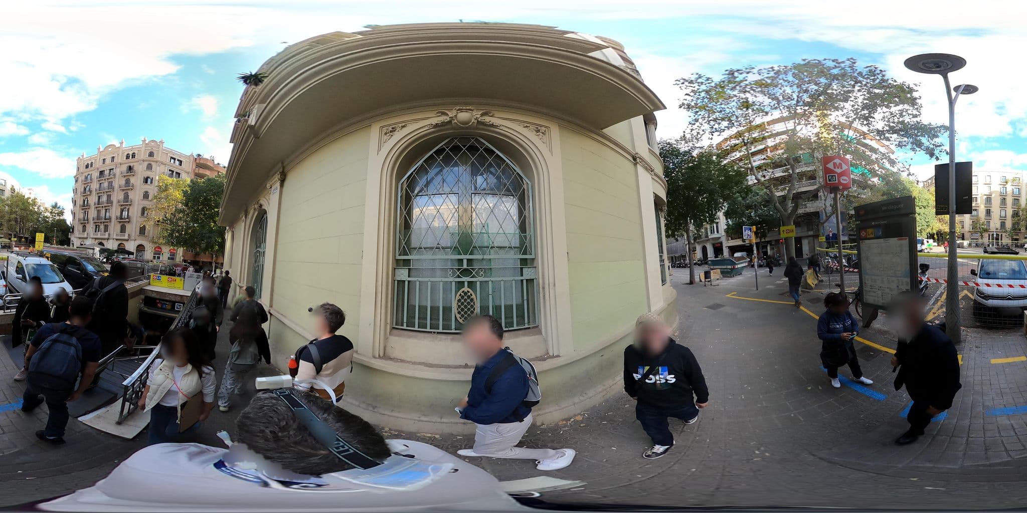 Street view near Hostal HILL, Dreta de l'Eixample — © frank984 (CC BY-SA · Mapillary)