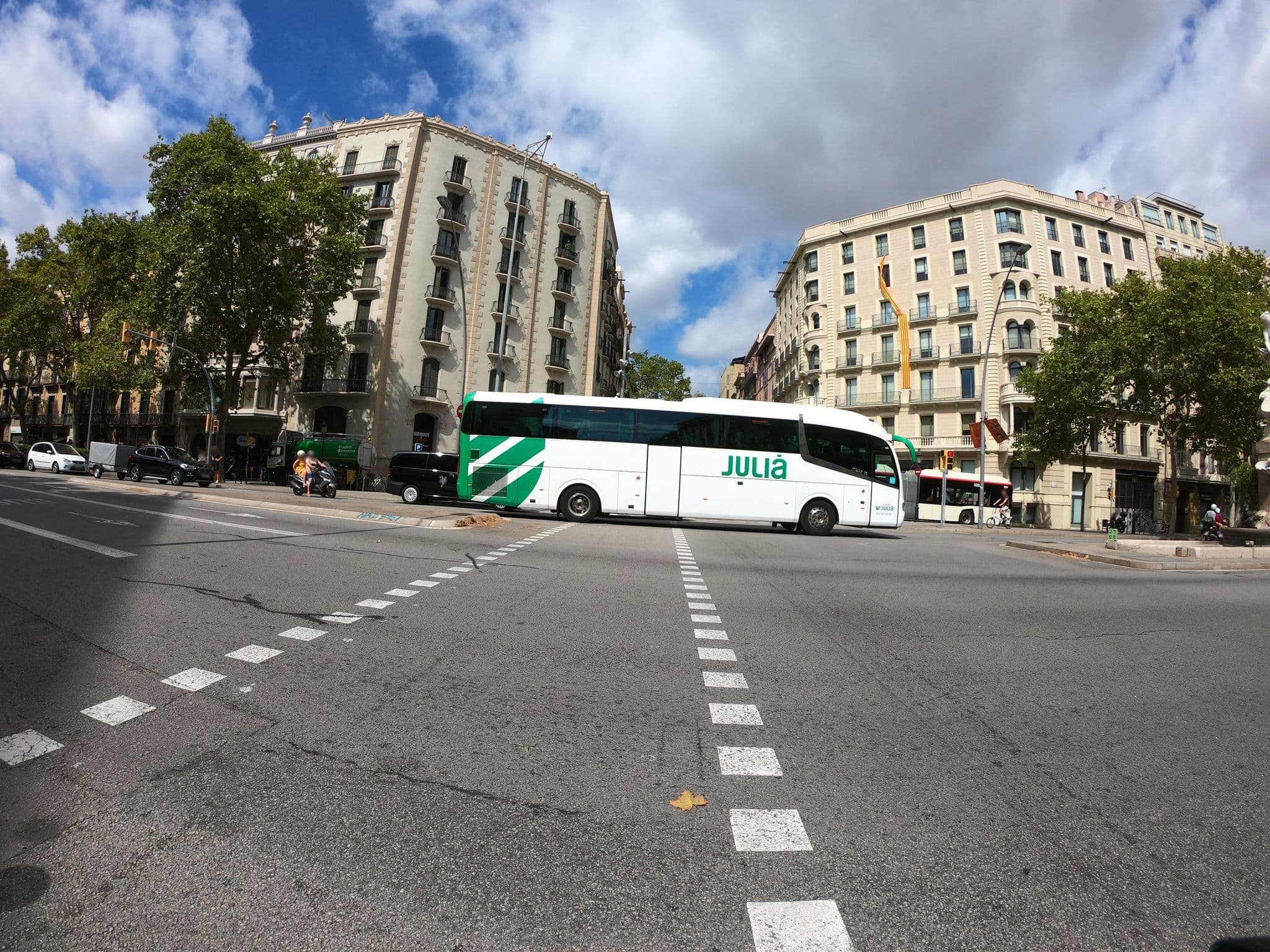 Street view near Fisa Rentals, Dreta de l'Eixample — © rubencarbonero (CC BY-SA · Mapillary)