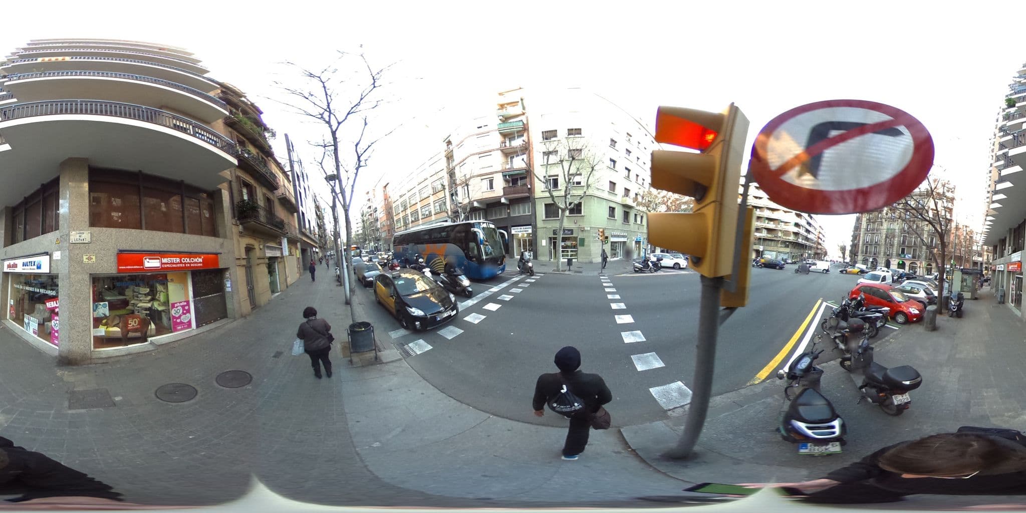 Street view near Alcam Hercules Apartments, Sagrada Família — © quicksand (CC BY-SA · Mapillary)