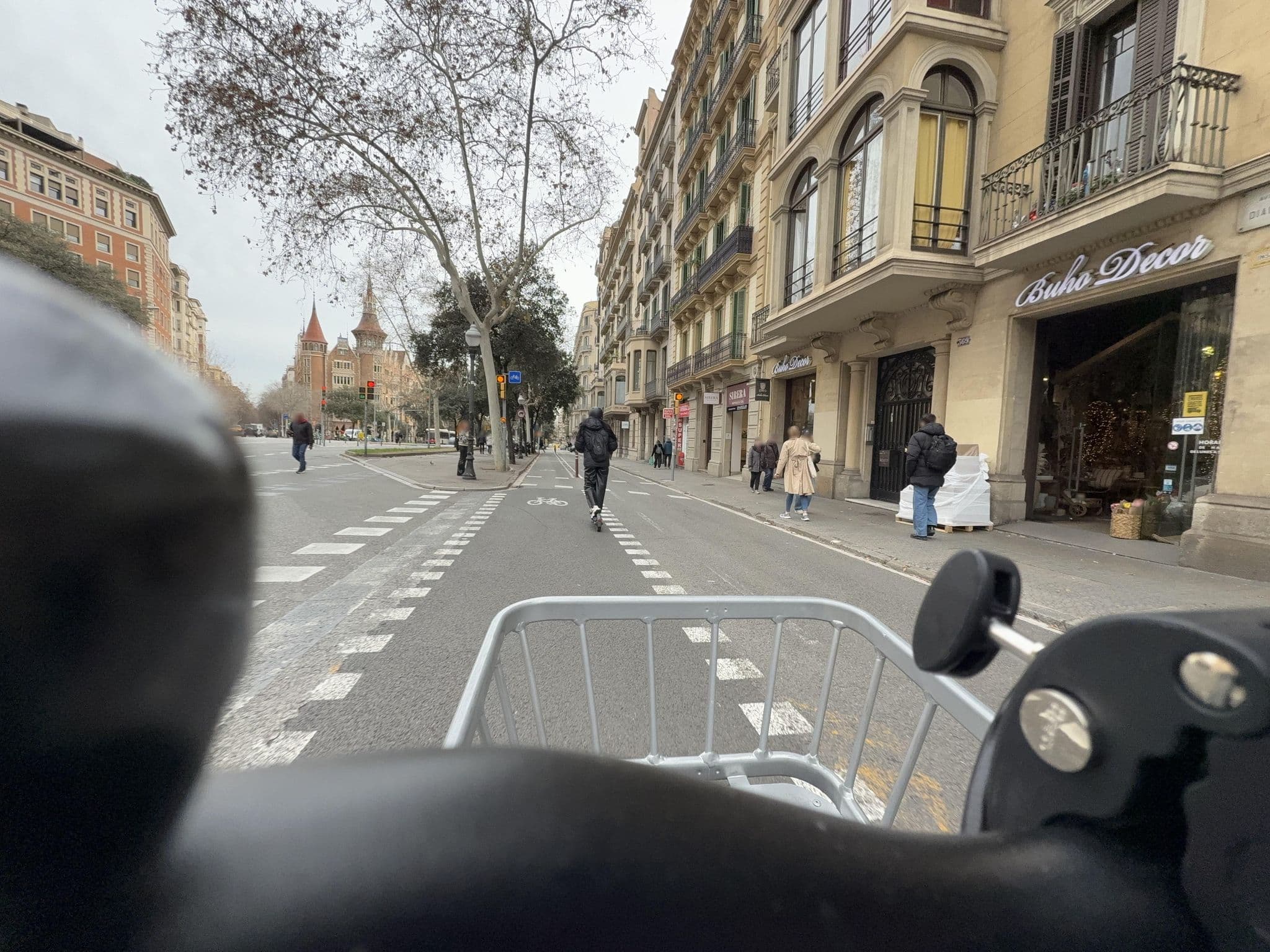 Street view near Casa Diagonal, Dreta de l'Eixample — © RSTQ (CC BY-SA · Mapillary)