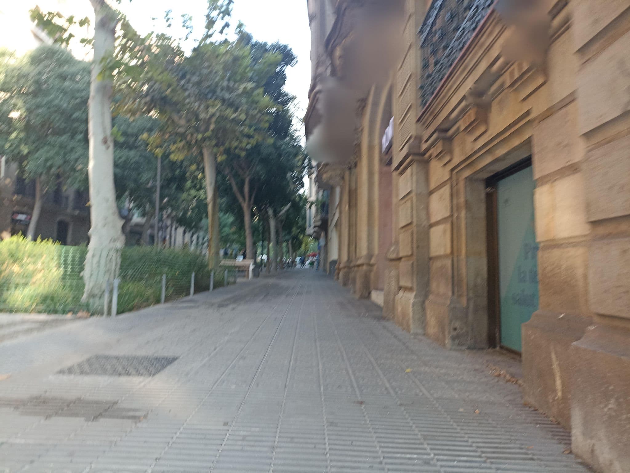 Street view near Hostel Livingroom, Fort Pienc — © toniserra (CC BY-SA · Mapillary)
