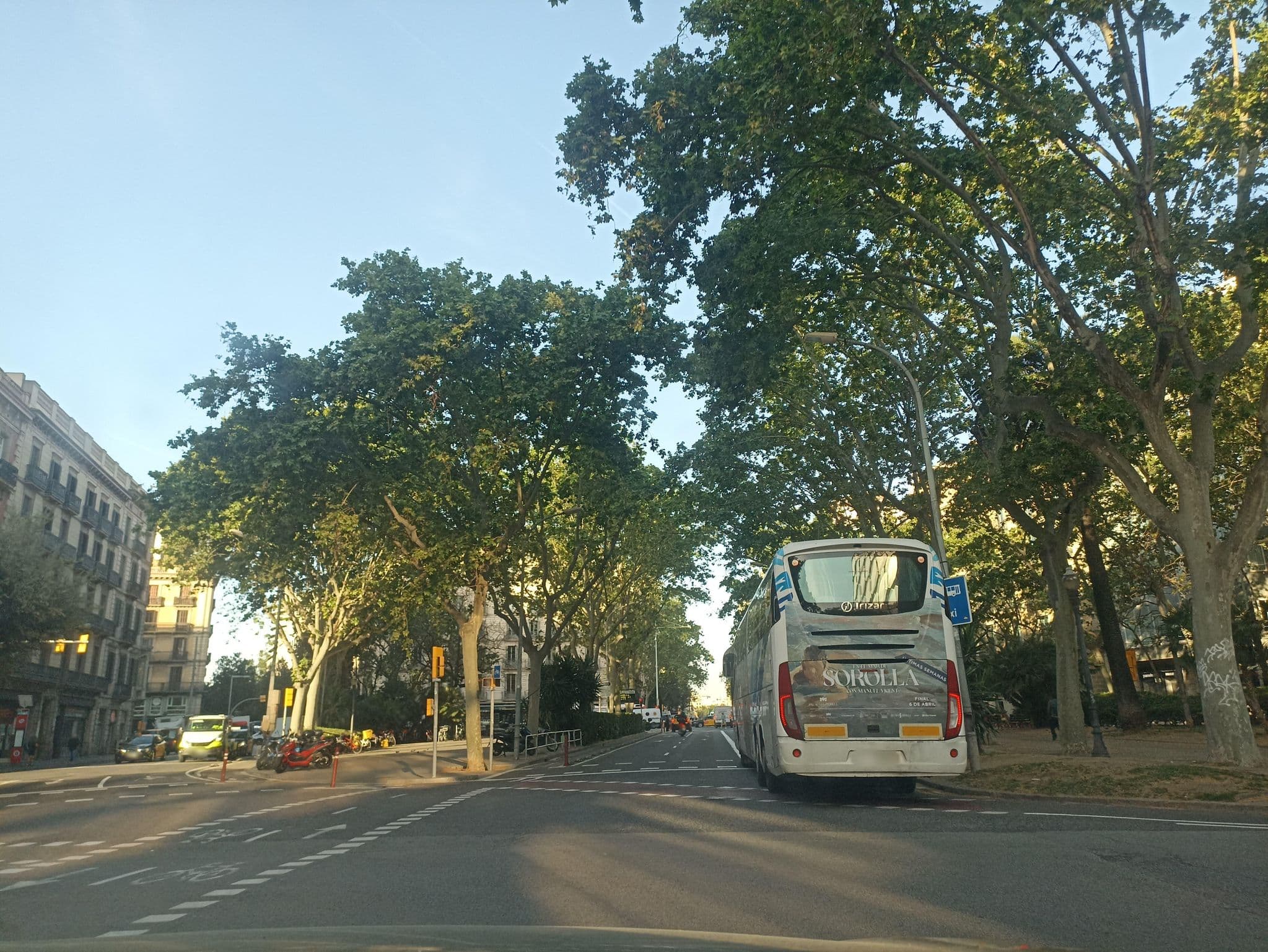 Street view near Hostal Q, Barri Gòtic — © toniserra (CC BY-SA · Mapillary)
