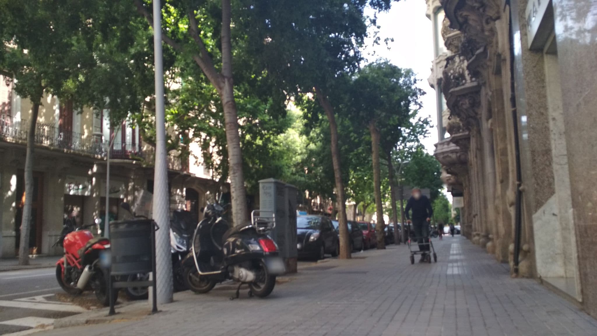 Street view near Hostal San Remo, Fort Pienc — © toniserra (CC BY-SA · Mapillary)