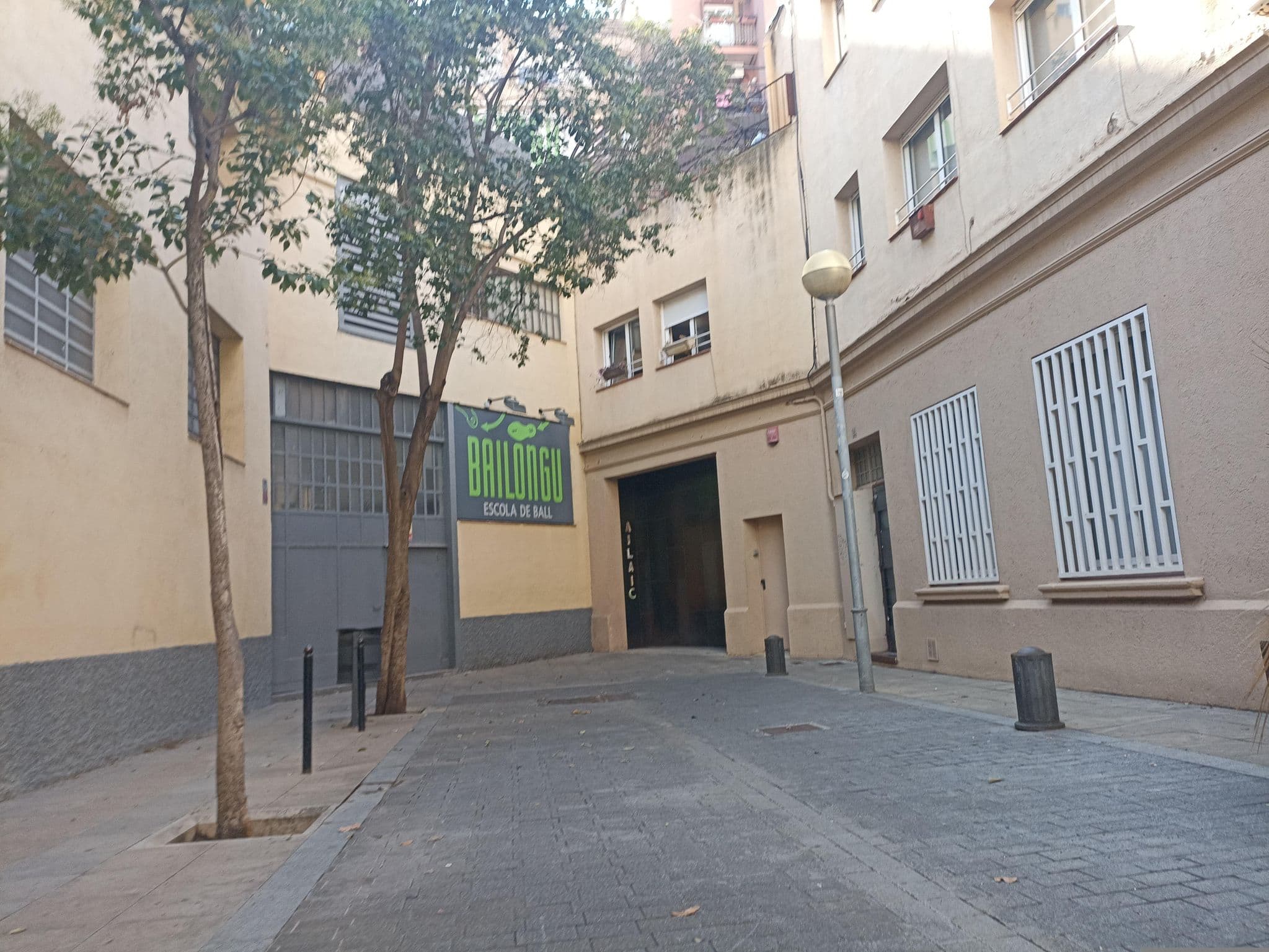 Street view near Alcam Barcelona, Sagrada Família — © toniserra (CC BY-SA · Mapillary)