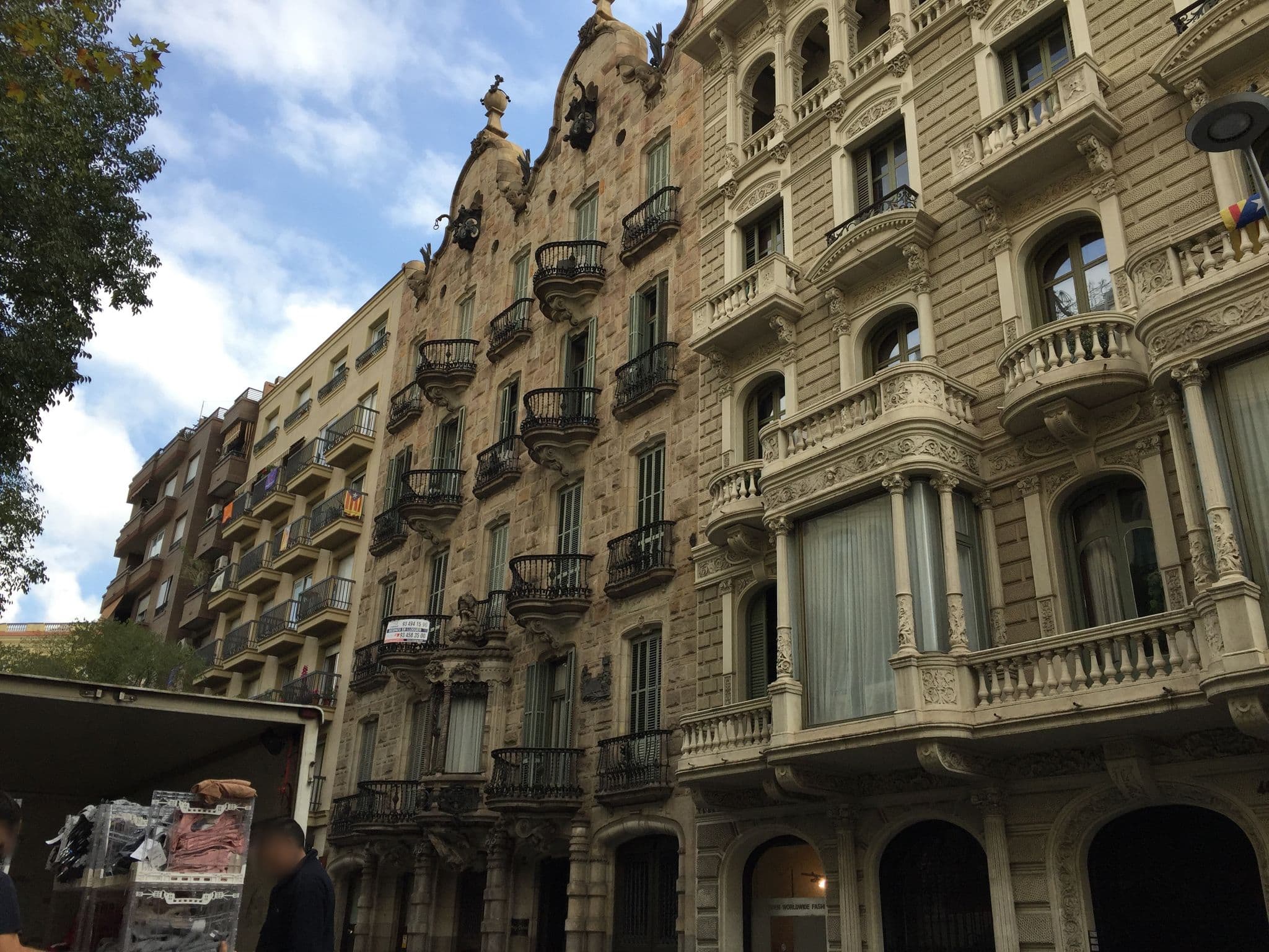 Street view near Midtown Apartments Barcelona, Fort Pienc — © richlv (CC BY-SA · Mapillary)