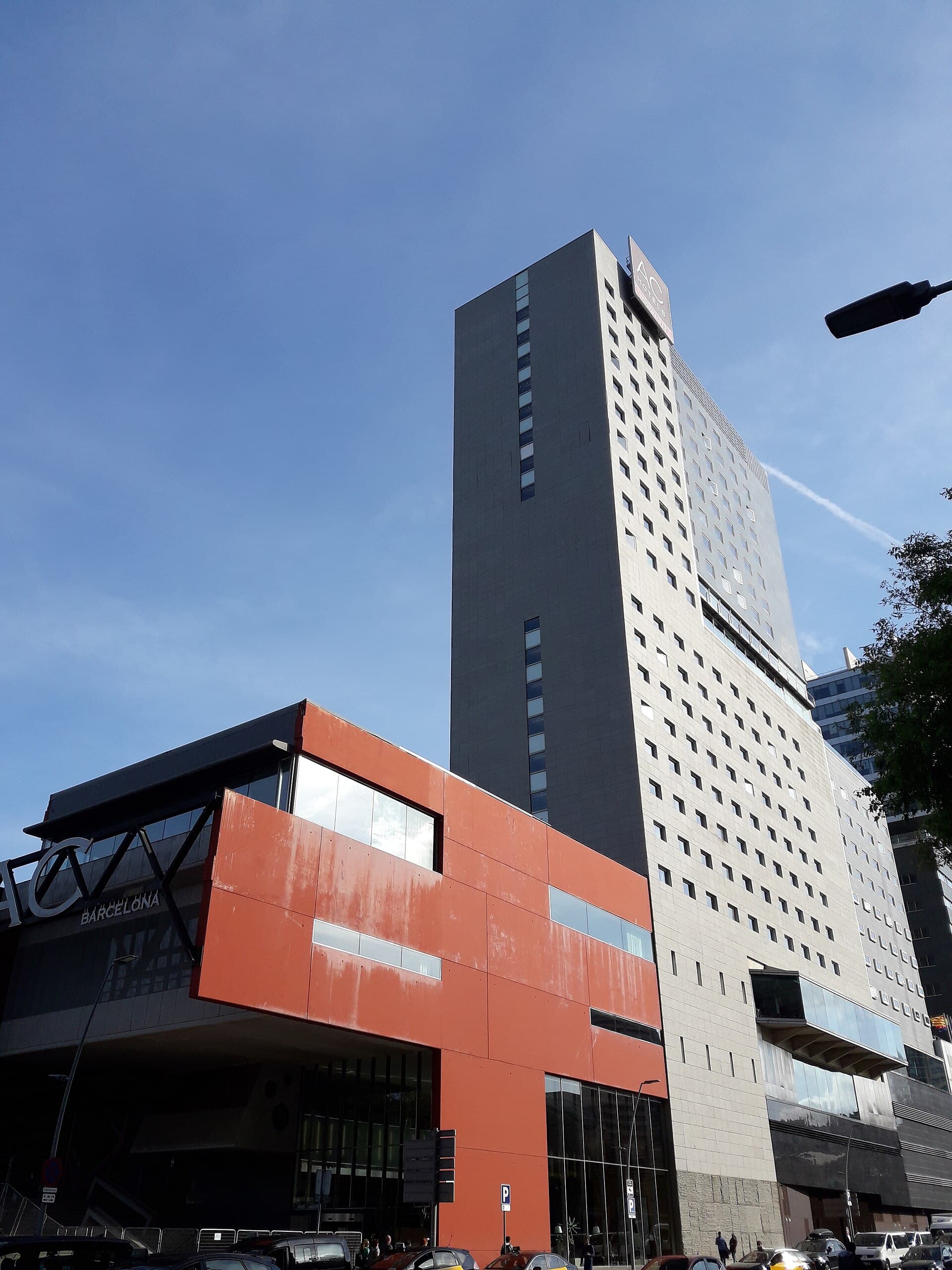 AC Hotel Barcelona Forum (via Wikimedia Commons, CC BY-SA 3.0)