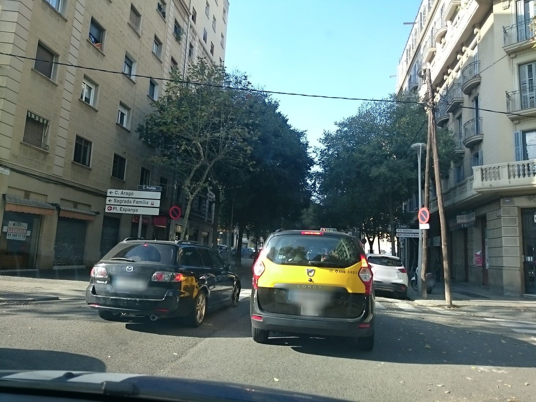 Street view near Alcam Enamorats, Sagrada Família — © yopaseopor (CC BY-SA · Mapillary)