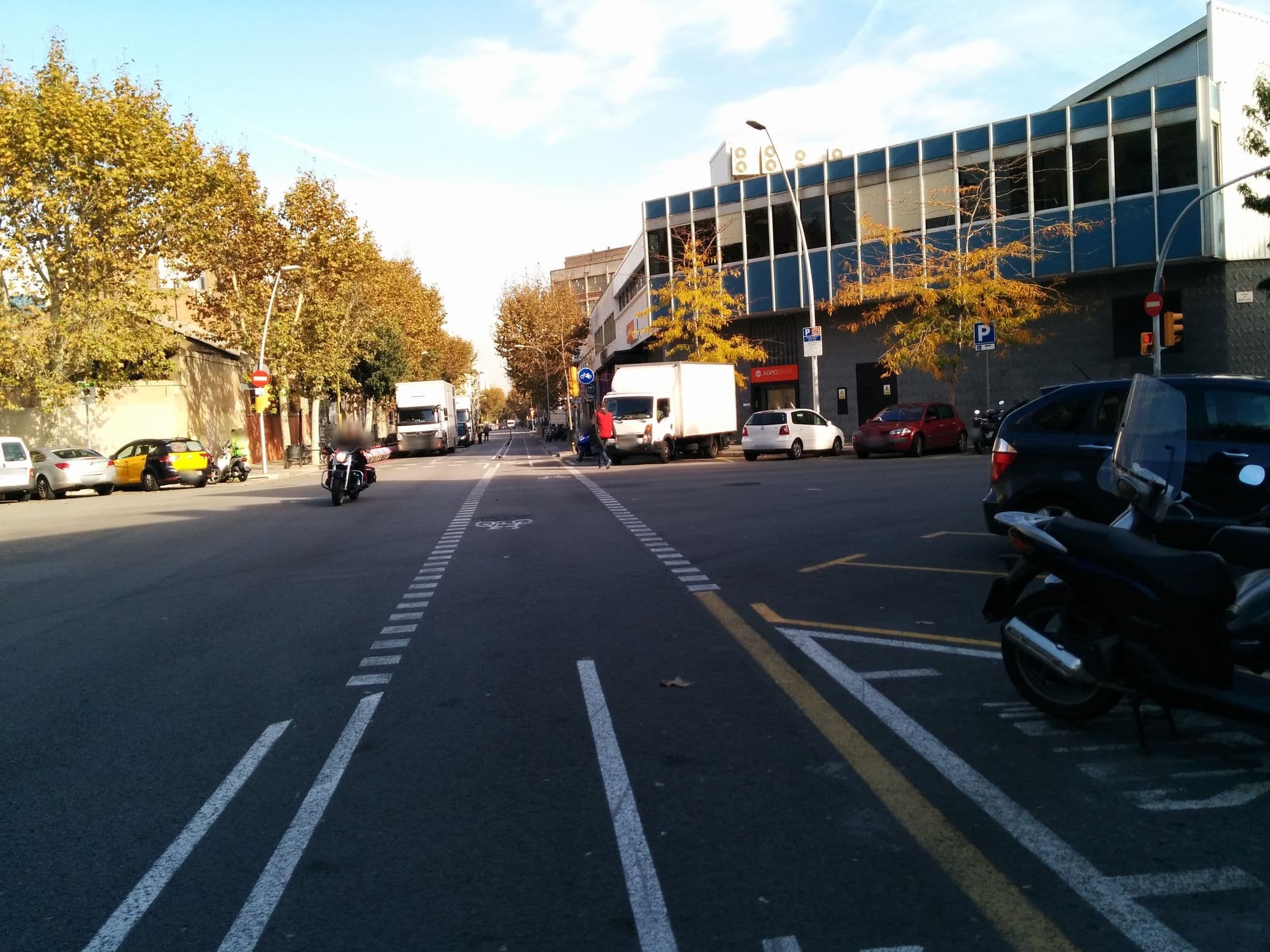 Street view near Hotel Derby Republica, el Parc i la Llacuna del Poblenou — © paulinus (CC BY-SA · Mapillary)