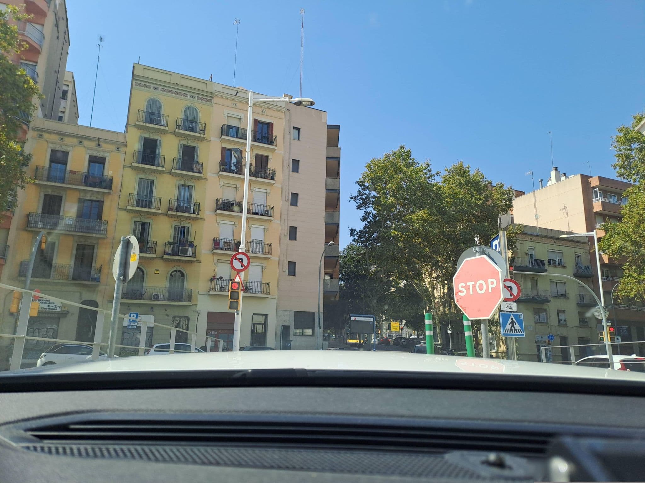 Street view near Hotel Teatre Barcelona, el Parc i la Llacuna del Poblenou — © normanm (CC BY-SA · Mapillary)