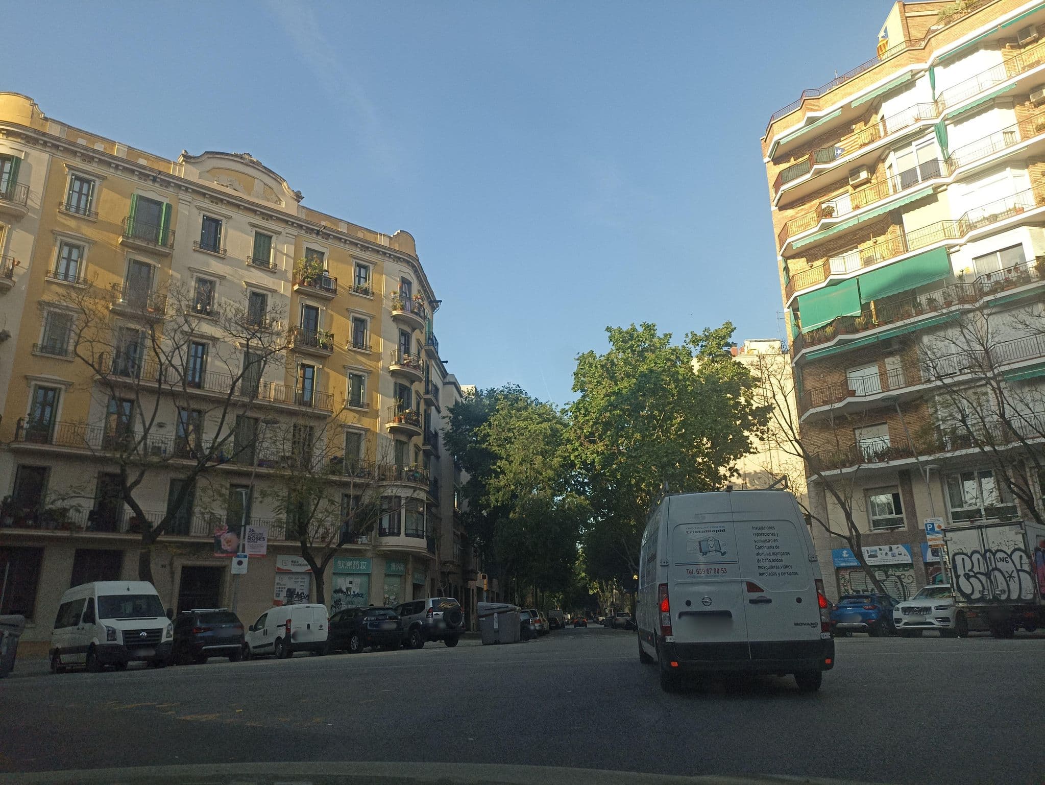 Street view near The Triomf Picasso, Fort Pienc — © toniserra (CC BY-SA · Mapillary)