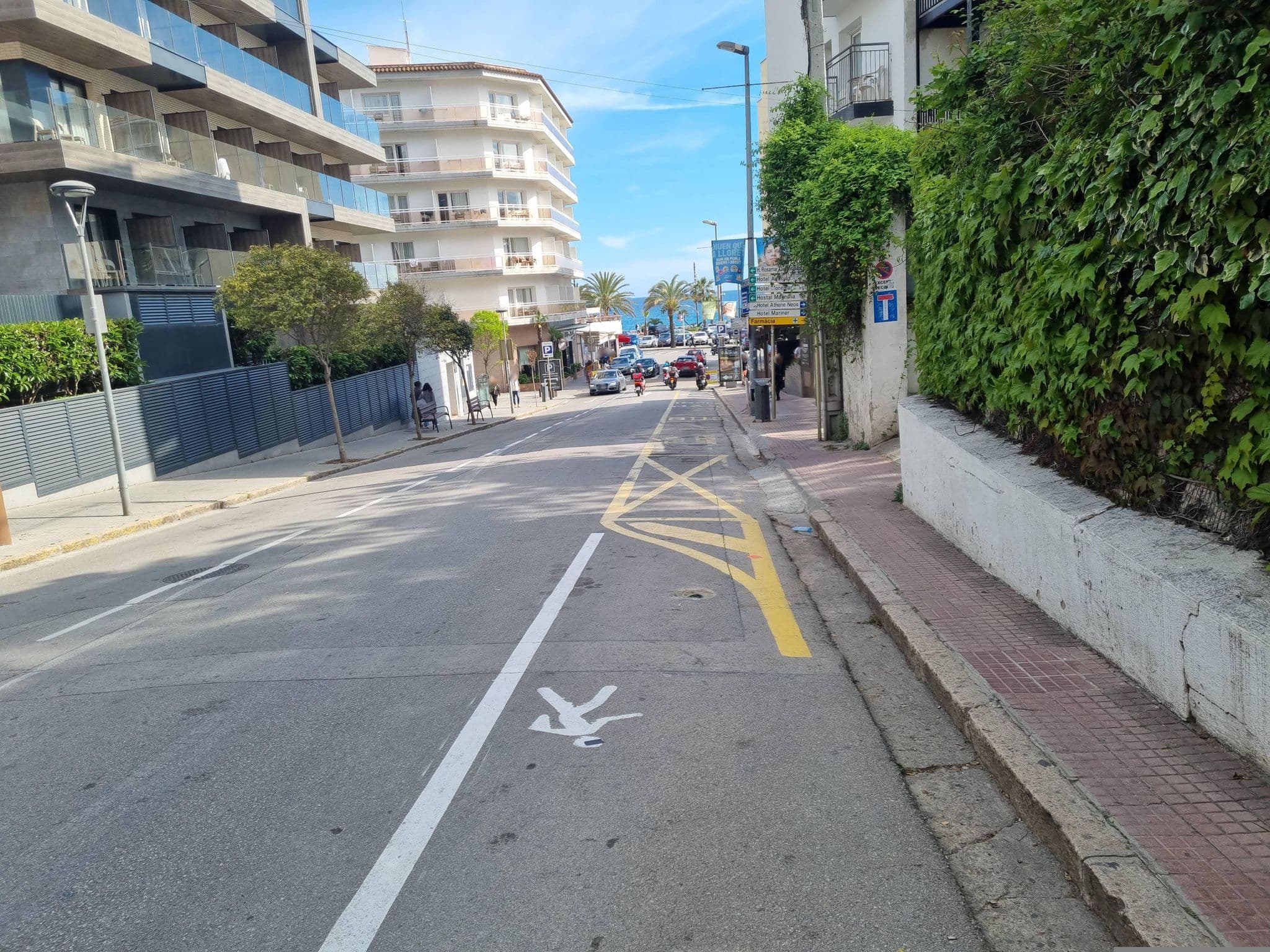 Street view near Hotel Mariner, Lloret de Mar — © Franciscovalera (CC BY-SA · Mapillary)
