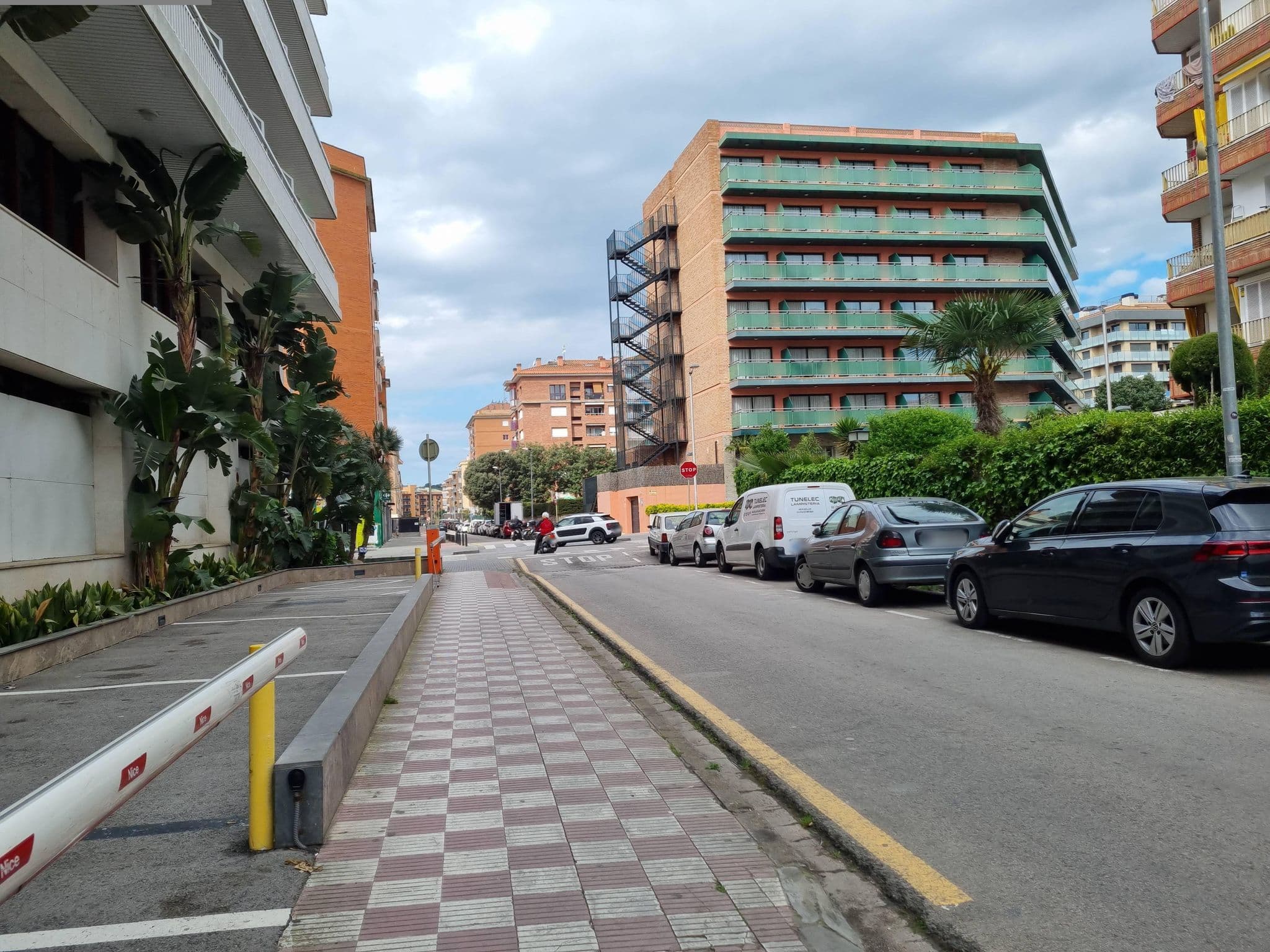 Street view near Oasis Hotel Room 516, Lloret de Mar — © Franciscovalera (CC BY-SA · Mapillary)