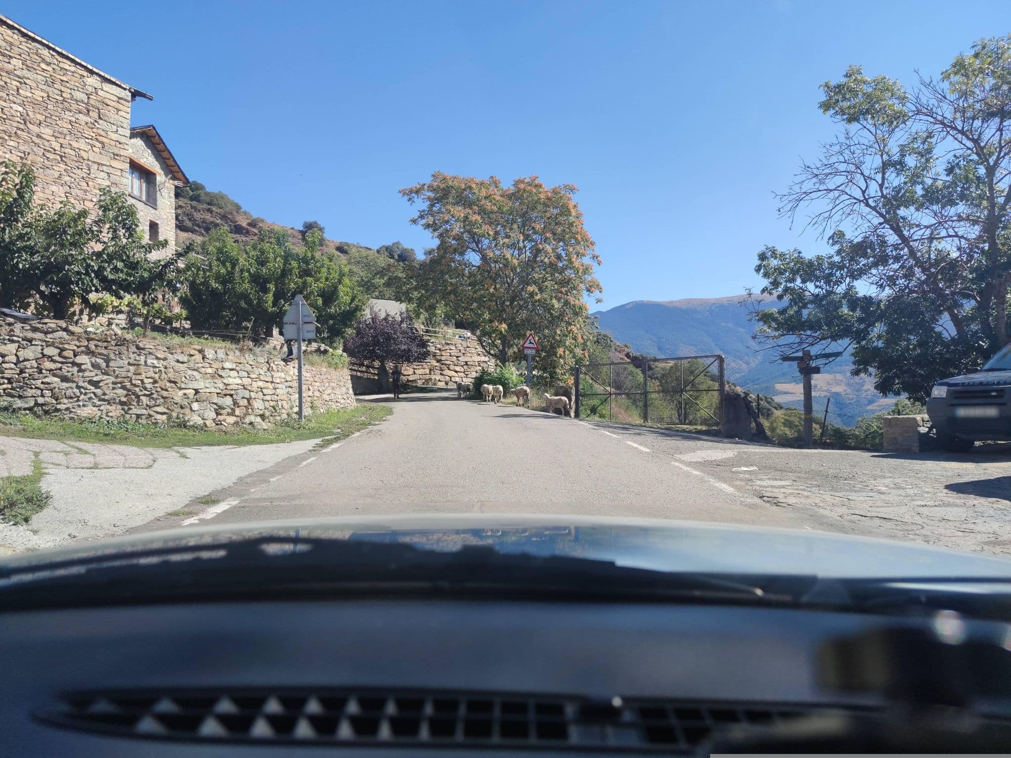 Street view near Casa Camp, Sort — © _I_ (CC BY-SA · Mapillary)