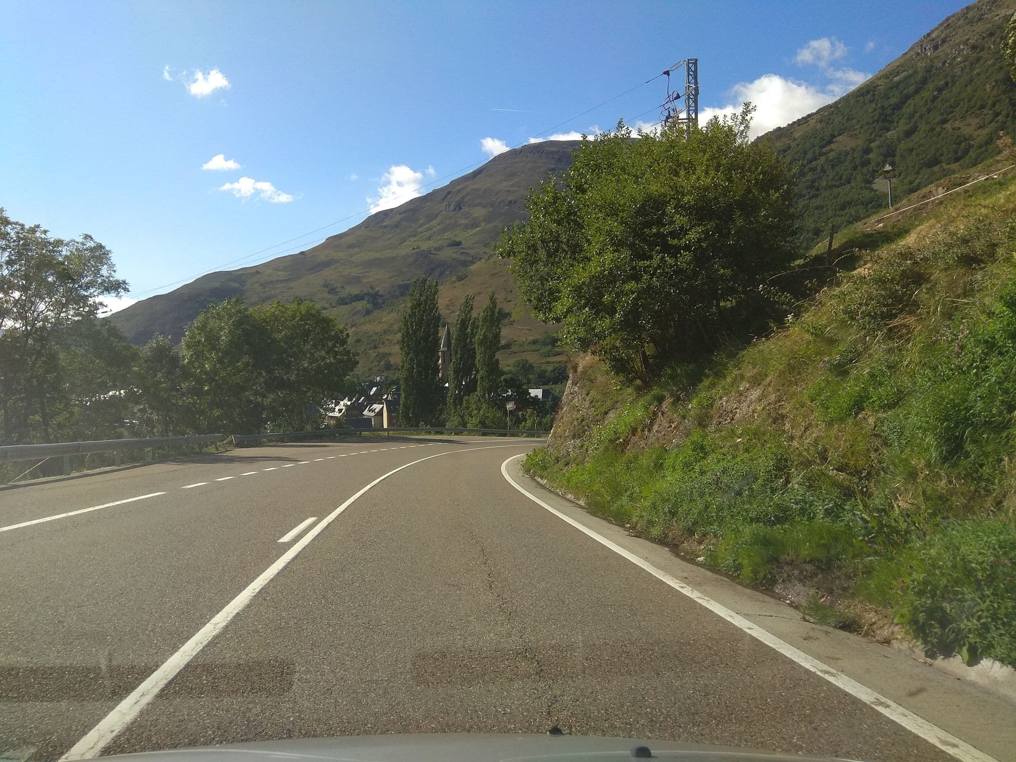 Street view near Banhs de Tredos, Vielha — © familiapicarol (CC BY-SA · Mapillary)