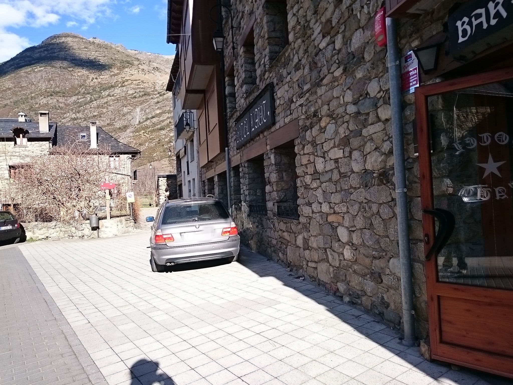 Street view near Sisquet Apartaments, el Pont de Suert — © bolosig (CC BY-SA · Mapillary)