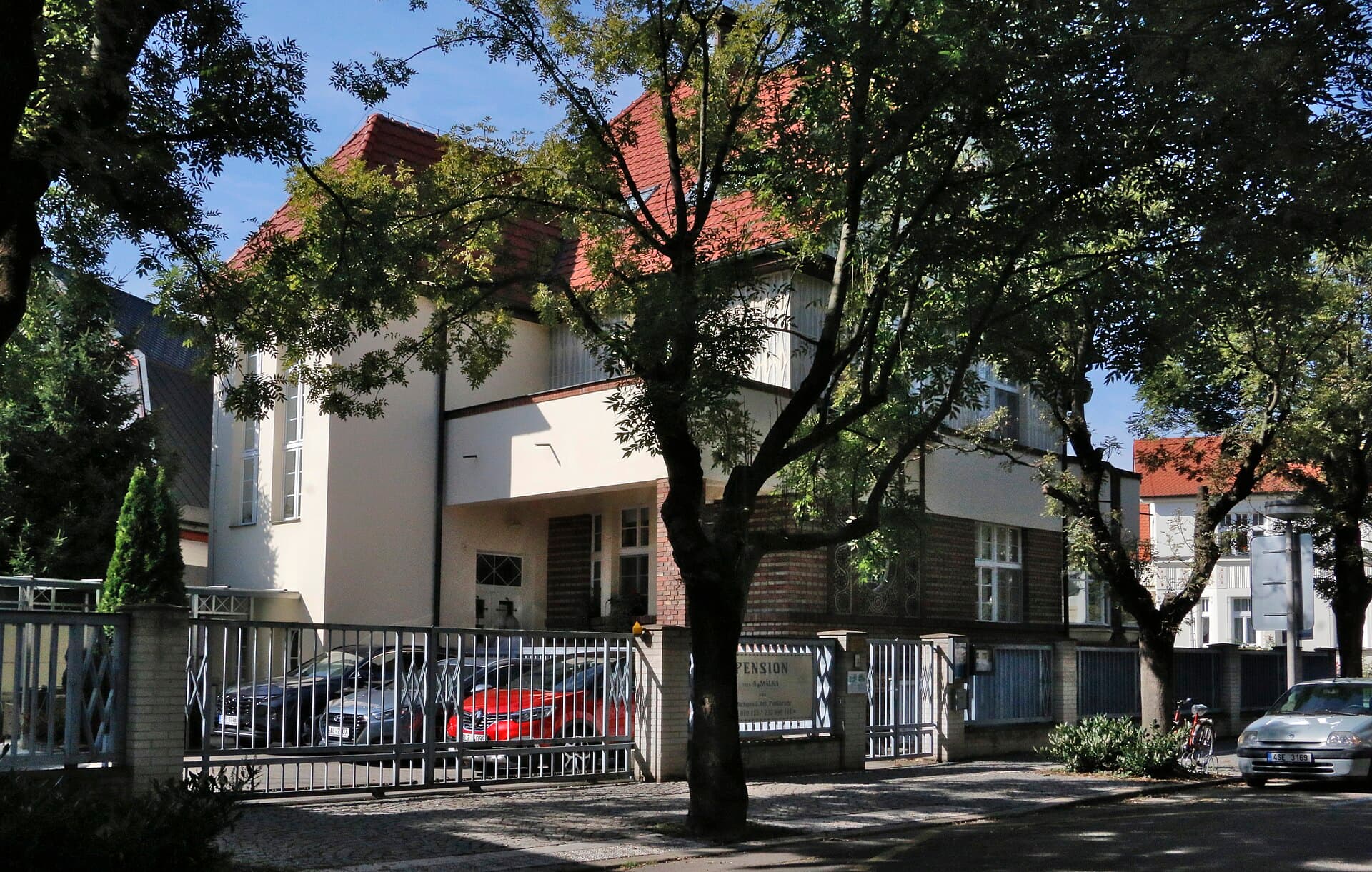 Villa A. Málka (via Wikimedia Commons, CC BY-SA 4.0)