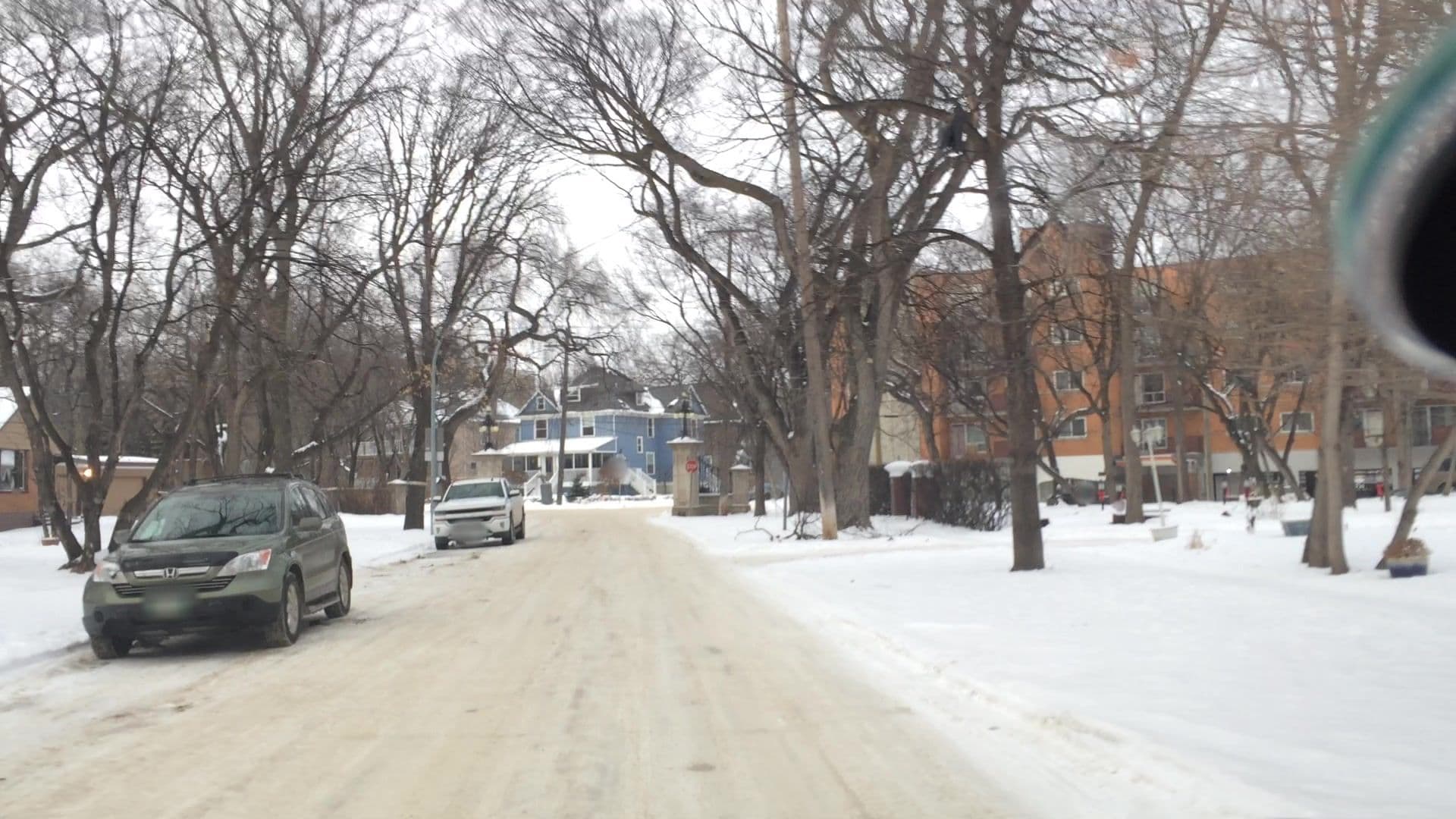 Street view near The Columns B&B, Winnipeg — © lvl5 (CC BY-SA · Mapillary)