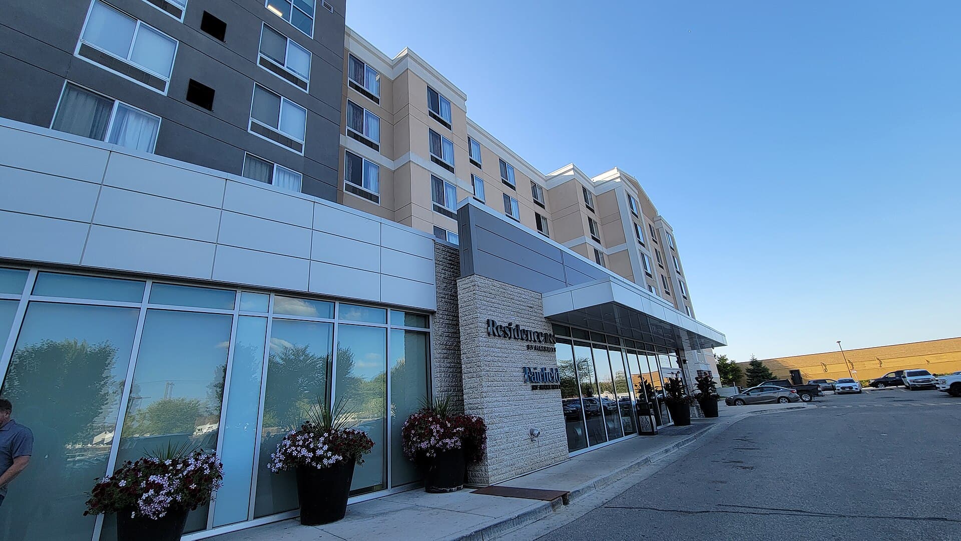 Residence Inn by Marriott Winnipeg (via Wikimedia Commons, CC BY-SA 3.0)