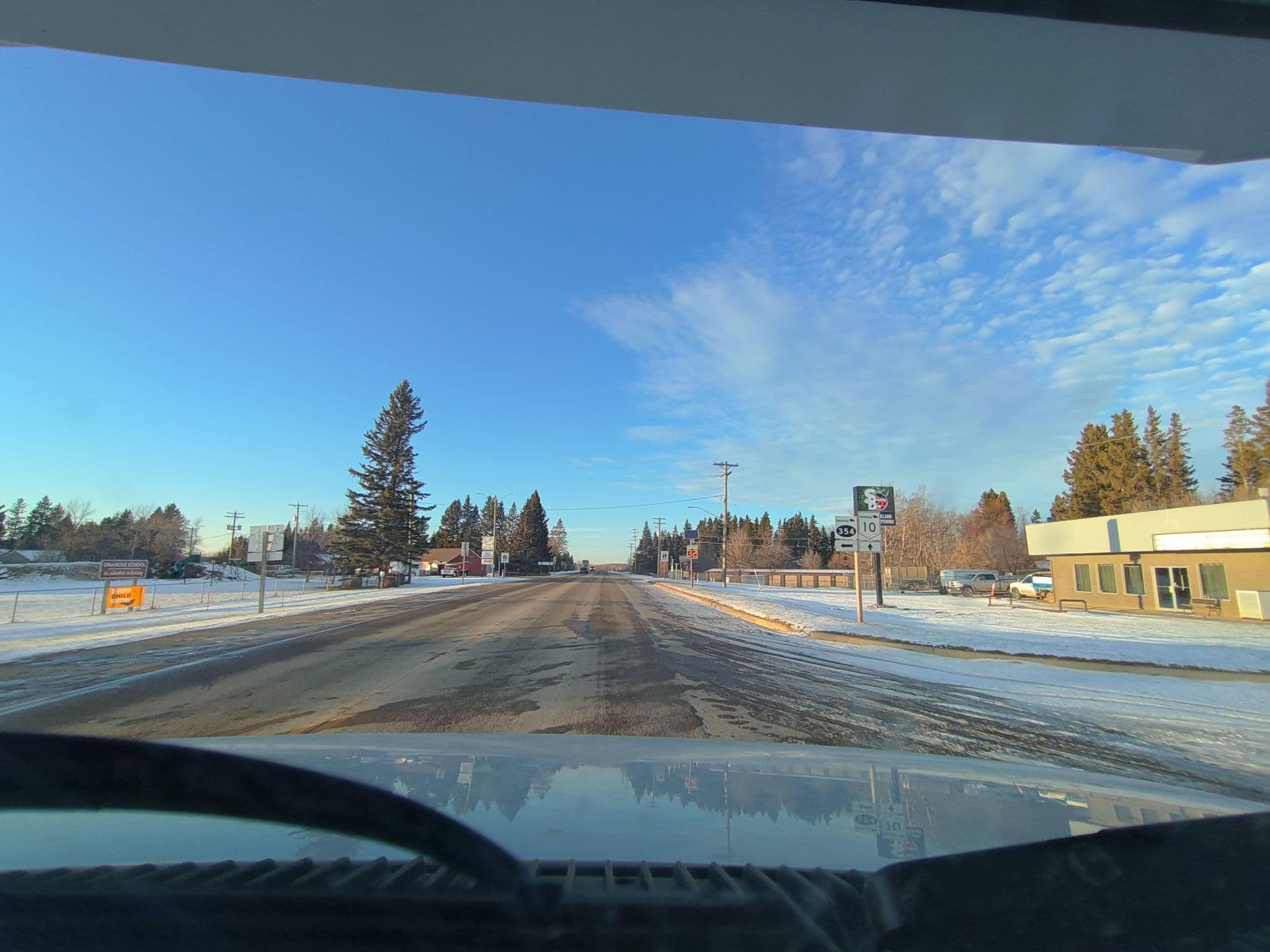 Street view near Southgate Motor Inn & Hotel, Minnedosa — © kibour (CC BY-SA · Mapillary)