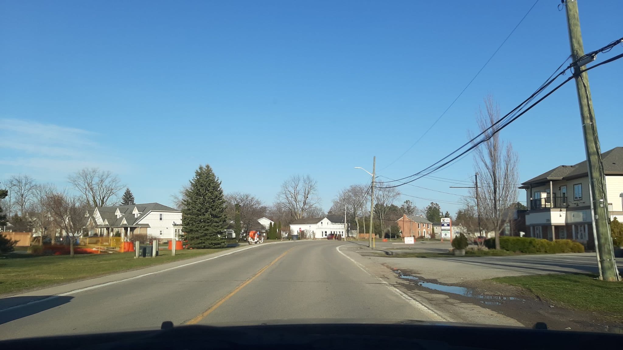 Street view near Orchid Inn, Niagara-on-the-Lake — © spotnein (CC BY-SA · Mapillary)