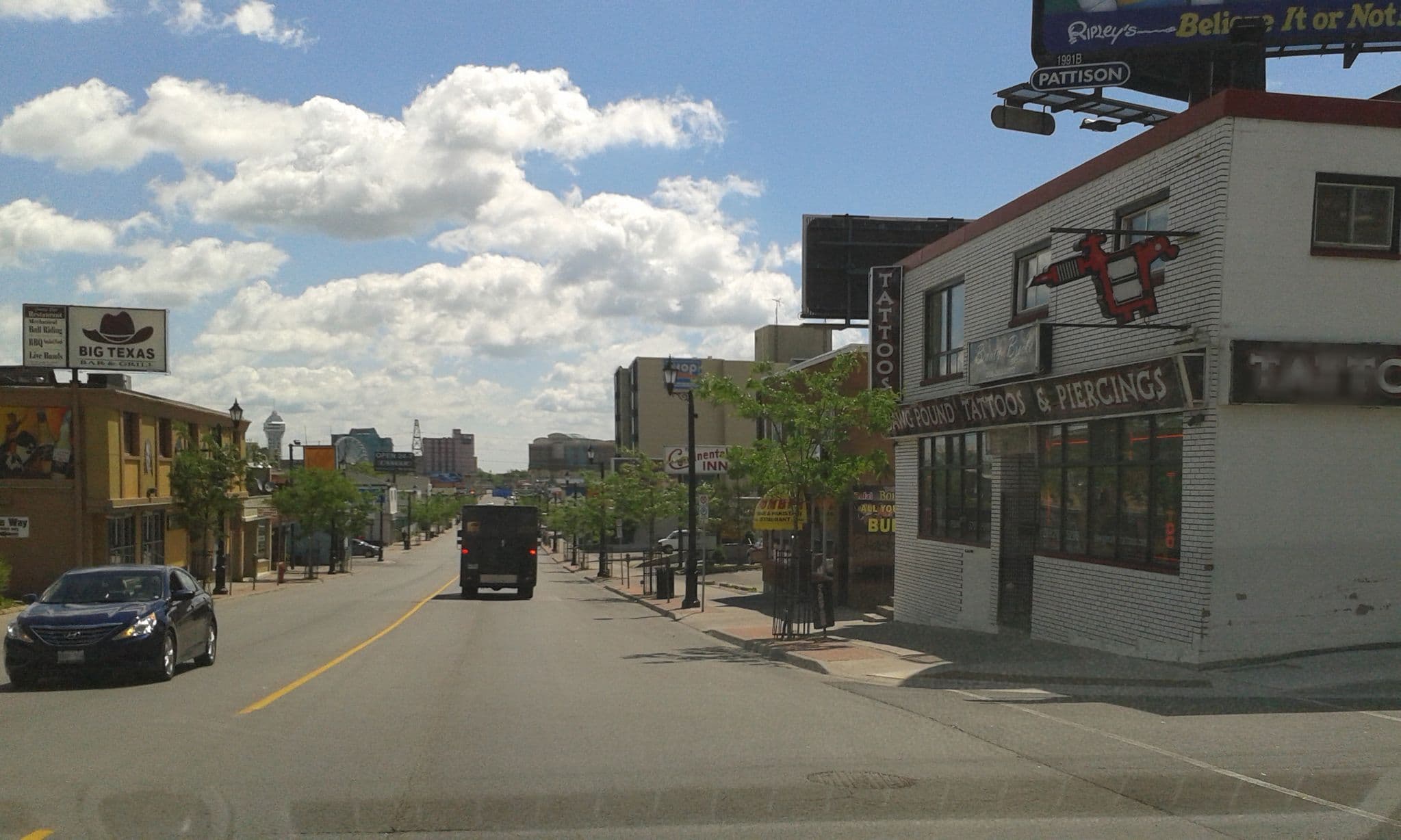 Street view near Emerald Crown Hotel, Niagara Falls — © thetornado76 (CC BY-SA · Mapillary)