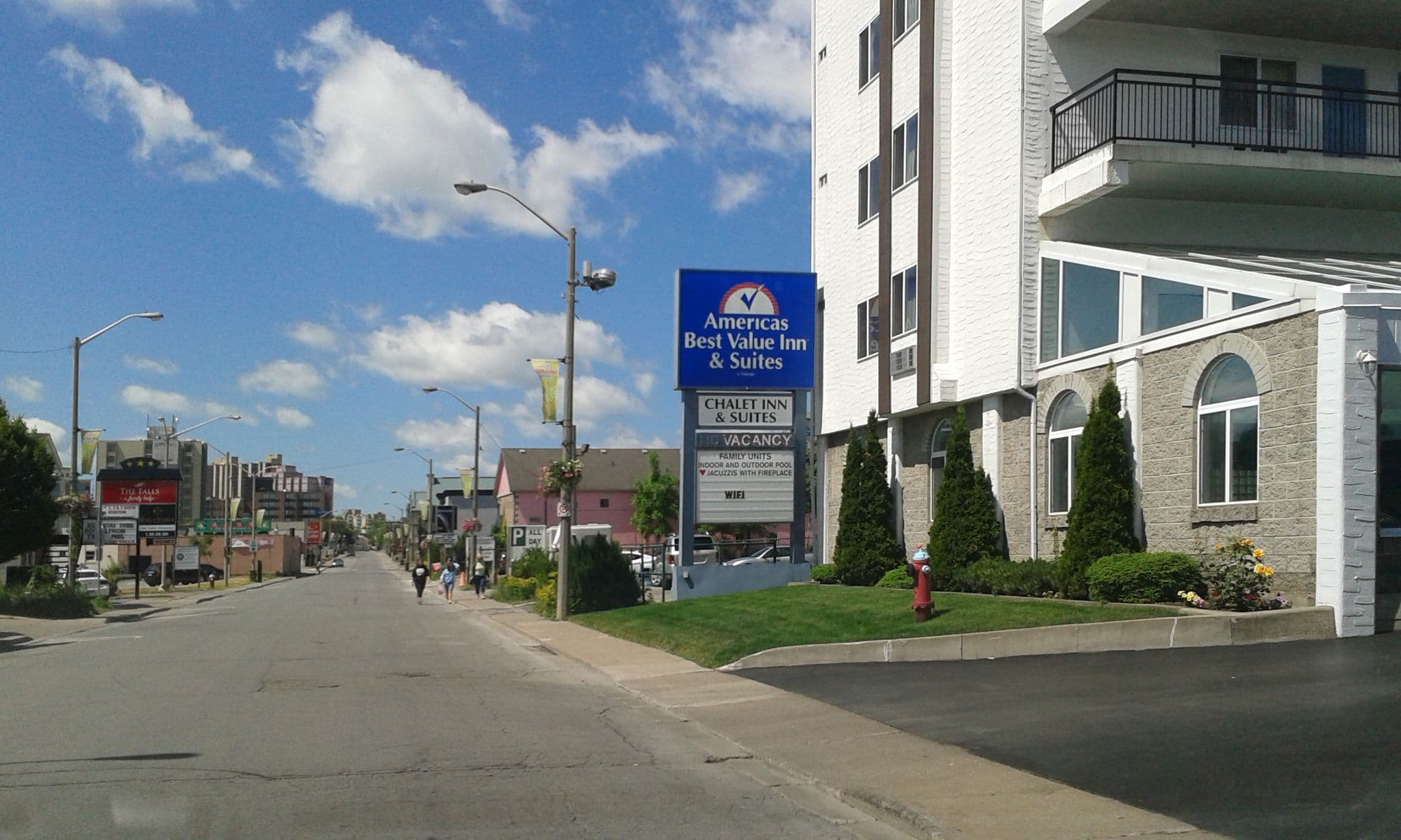 Street view near Chalet Motor Inn, Niagara Falls — © thetornado76 (CC BY-SA · Mapillary)
