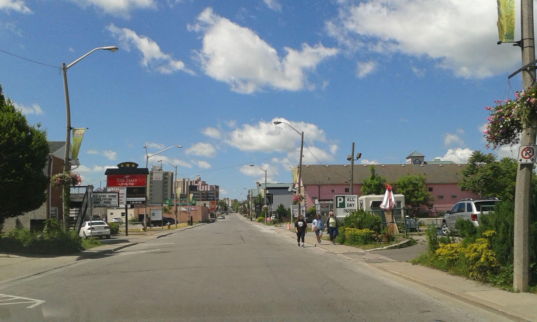 Street view near Super 8 by Wyndham, Niagara Falls — © thetornado76 (CC BY-SA · Mapillary)