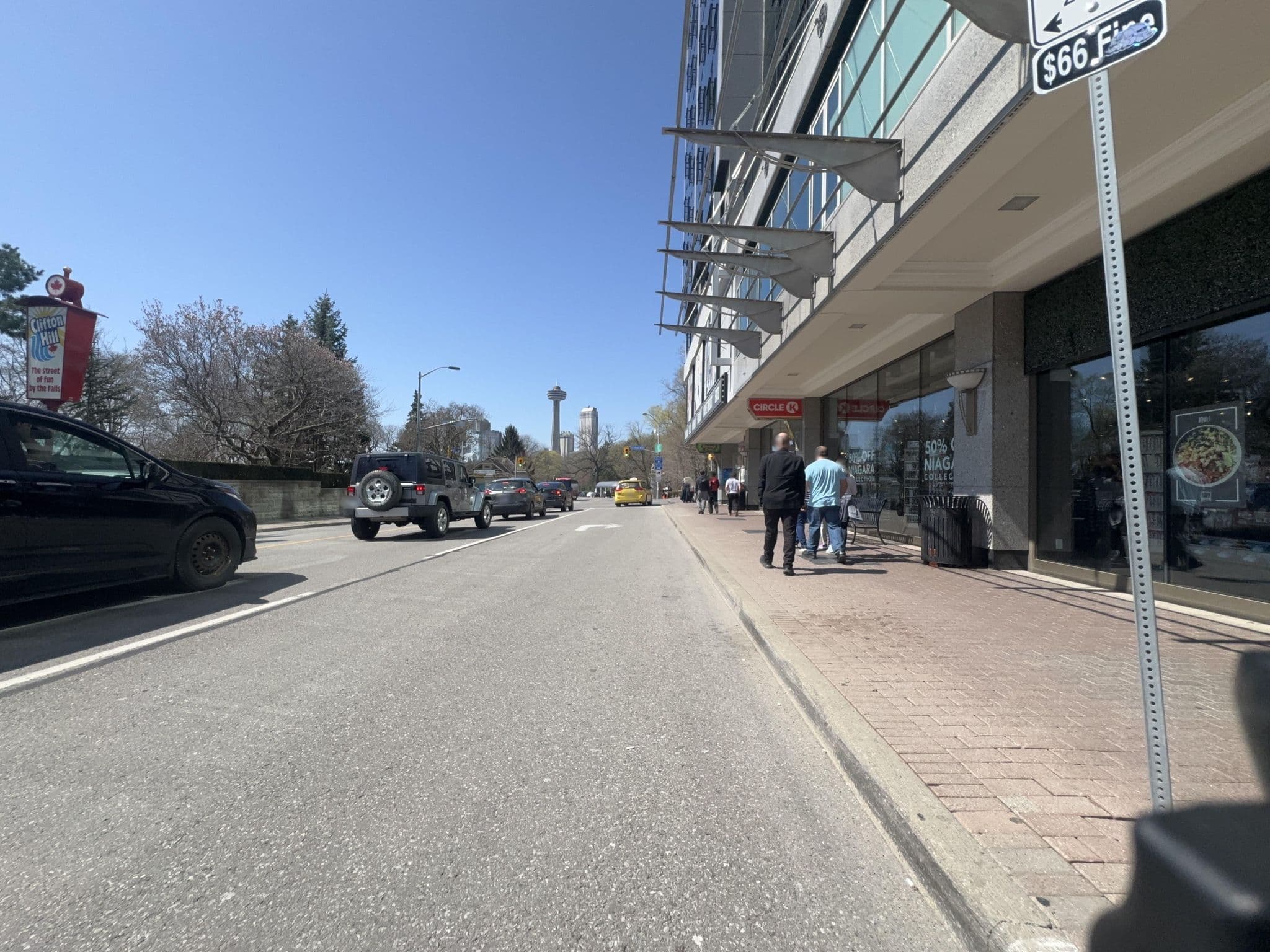 Street view near Sheraton Rooftop Pool, Niagara Falls — © Lanka6359 (CC BY-SA · Mapillary)
