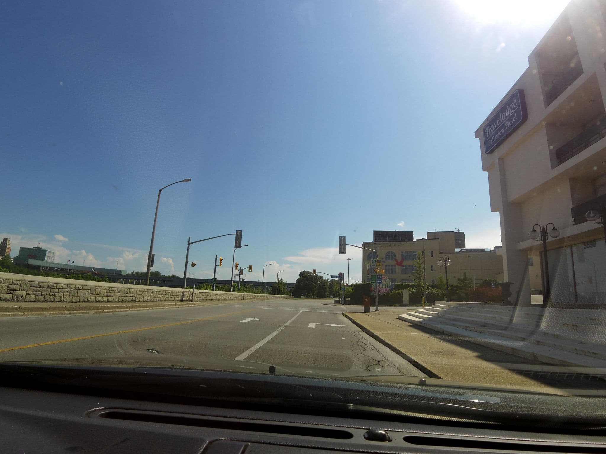 Street view near Michael's Inn, Niagara Falls — © kevo (CC BY-SA · Mapillary)