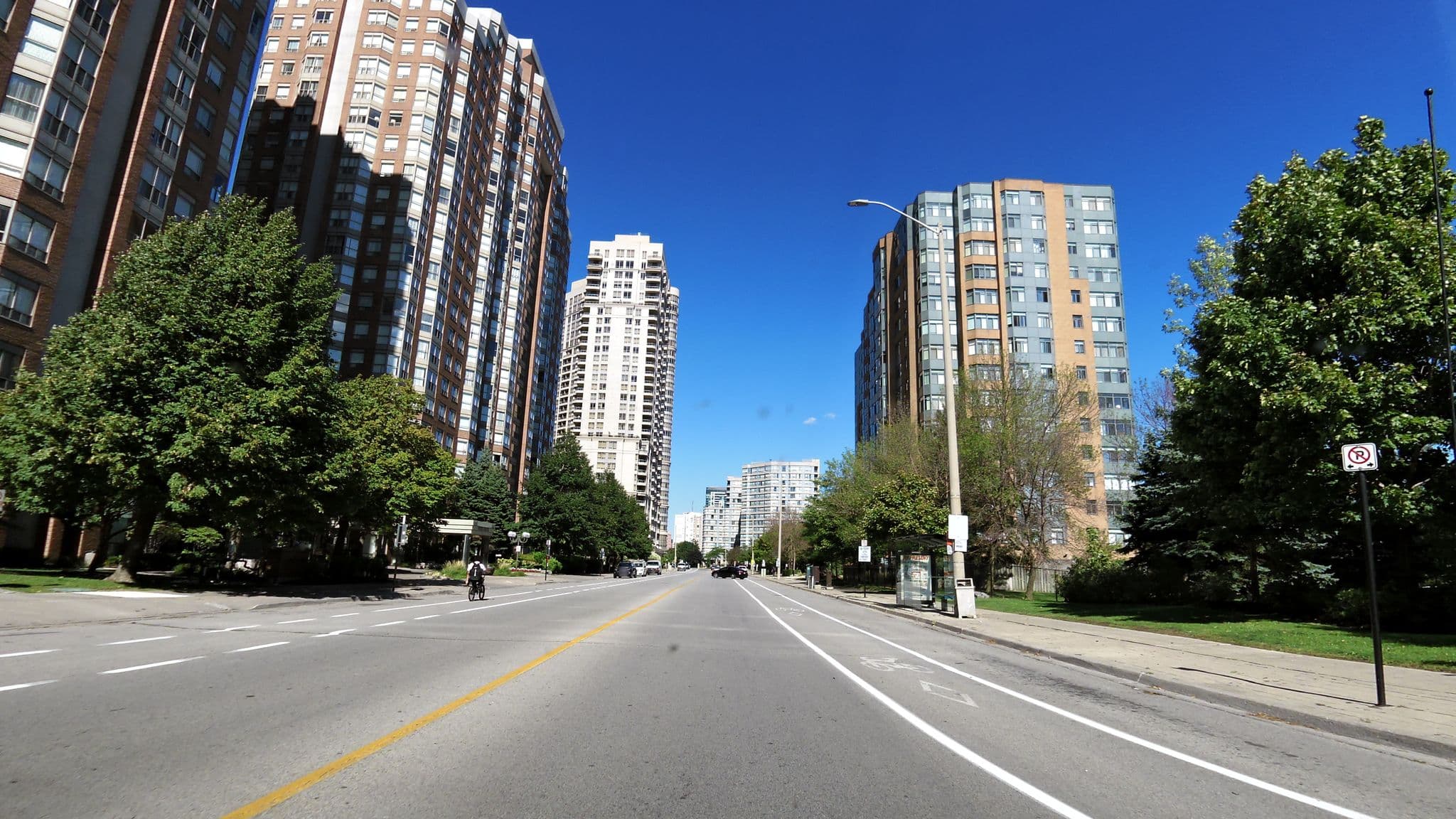 Street view near Bridgestreet Monarchy, Mississauga — © bootprint (CC BY-SA · Mapillary)
