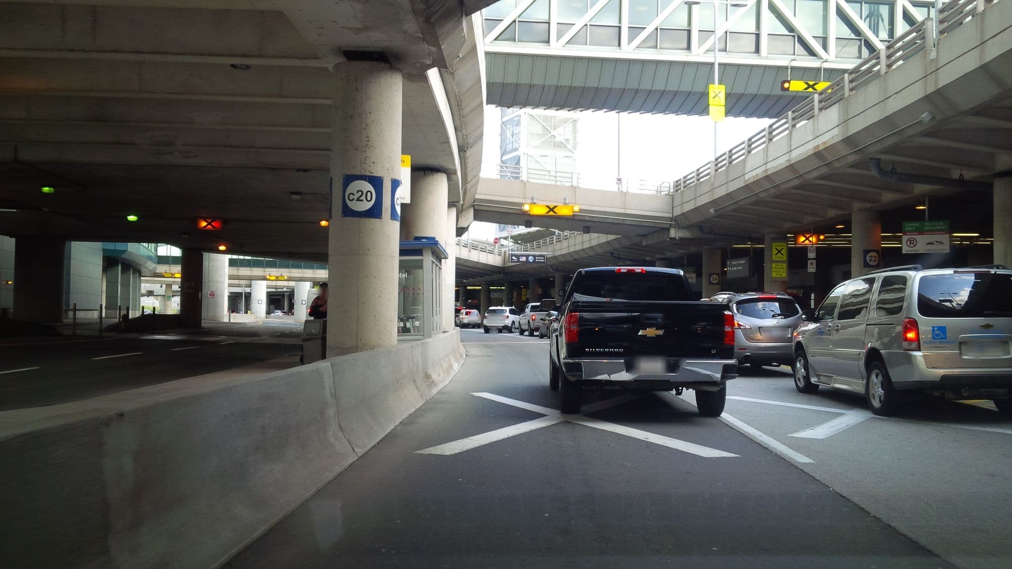Street view near Orient Beach, West Humber-Clairville — © kevo (CC BY-SA · Mapillary)