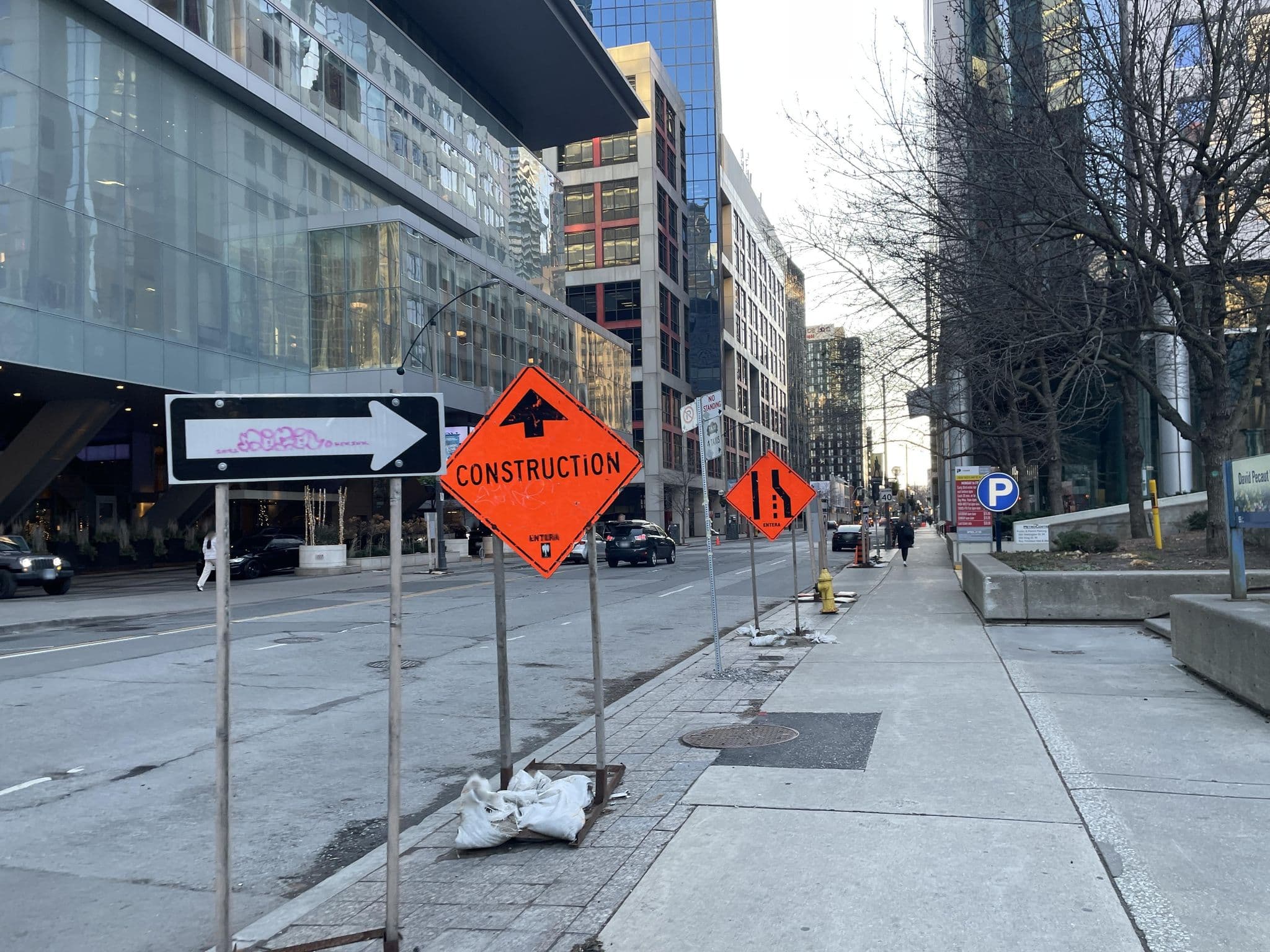 Street view near The Ritz -Carlton Toronto @Ritz Carlton Suite, Kensington-Chinatown — © isolwi (CC BY-SA · Mapillary)