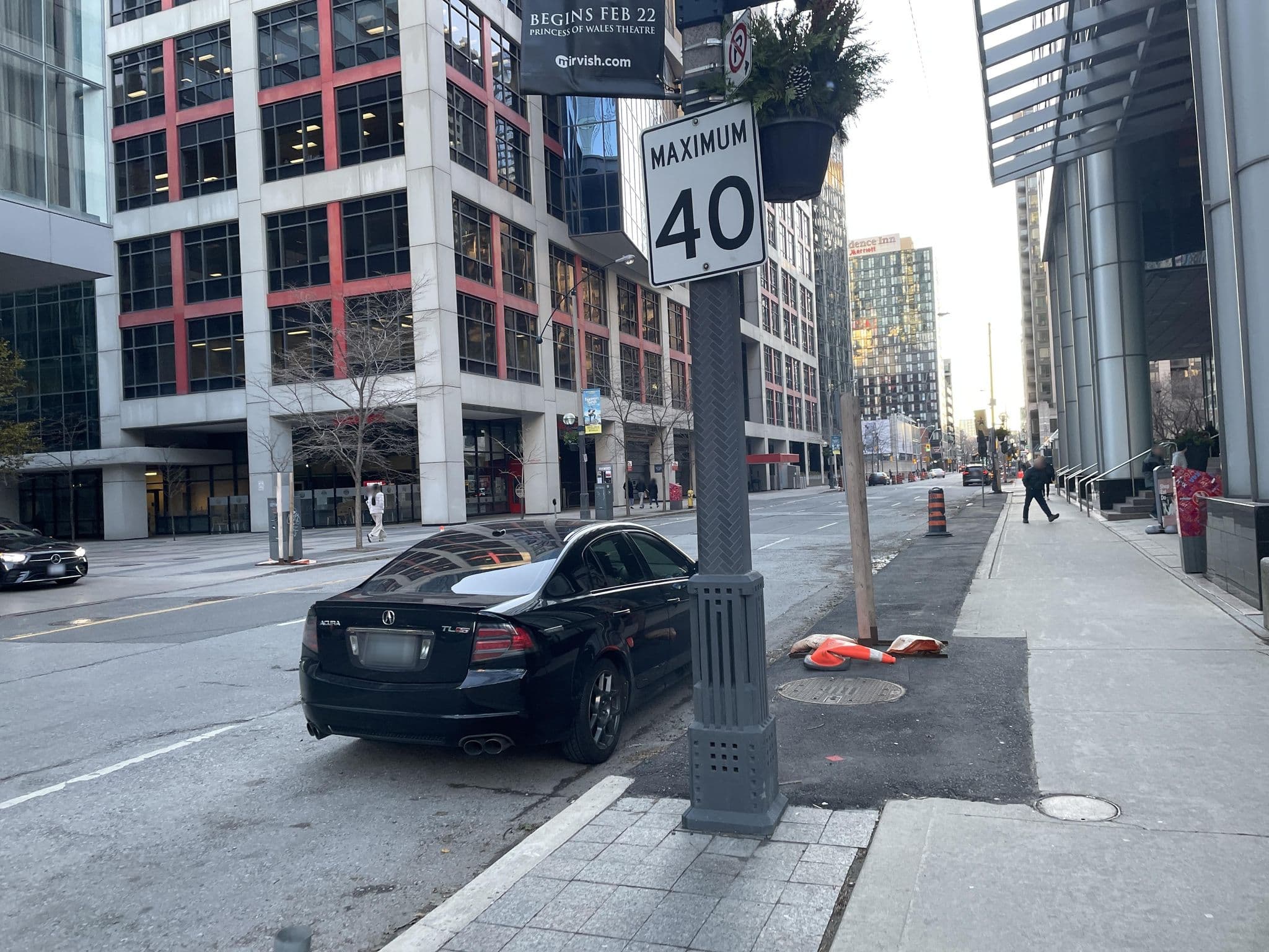 Street view near Ritz-Carlton Club Lounge, Kensington-Chinatown — © isolwi (CC BY-SA · Mapillary)