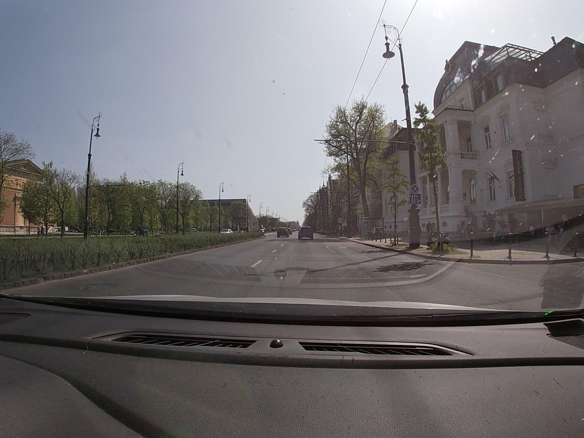 Street view near Hotel Mirage, Erzsébetváros — © vst (CC BY-SA · Mapillary)