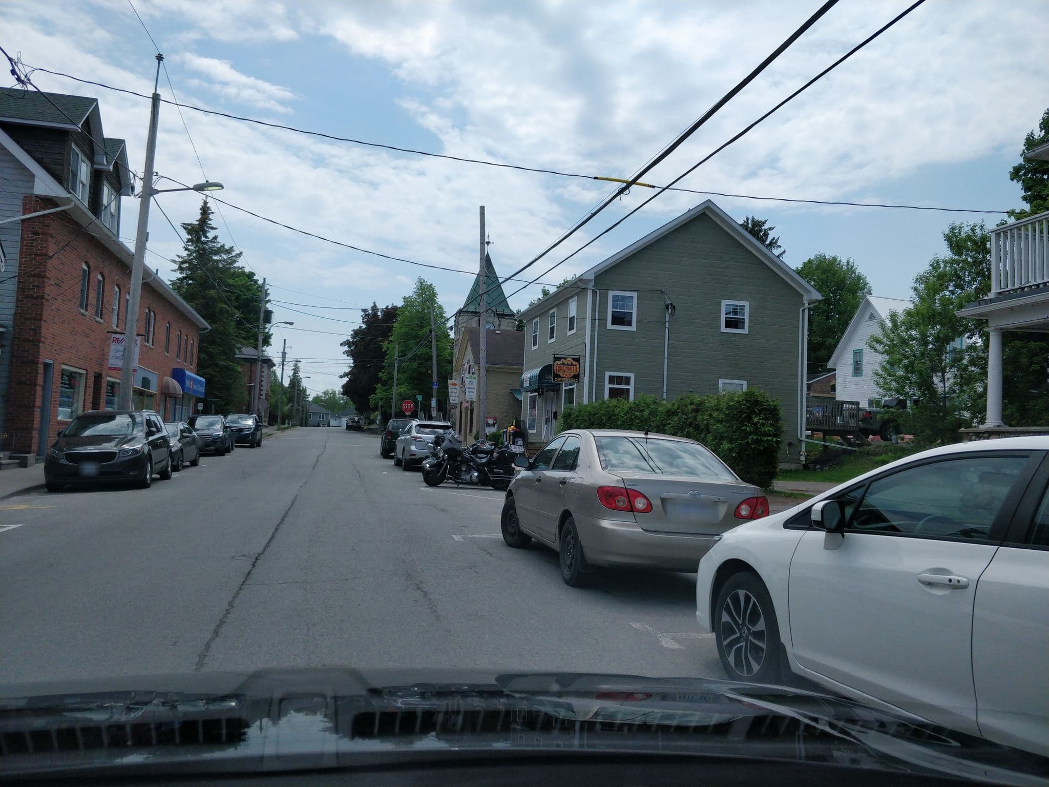 Street view near Nordlaw Lodge on Bobs Lake, Sharbot Lake — © undearius (CC BY-SA · Mapillary)