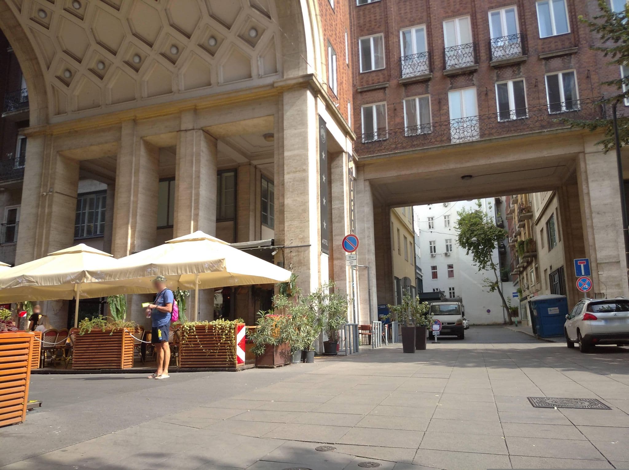 Street view near Leonardo Boutique Hotel Budapest M-SQUARE, Budapest V. kerület — © grozsa11 (CC BY-SA · Mapillary)