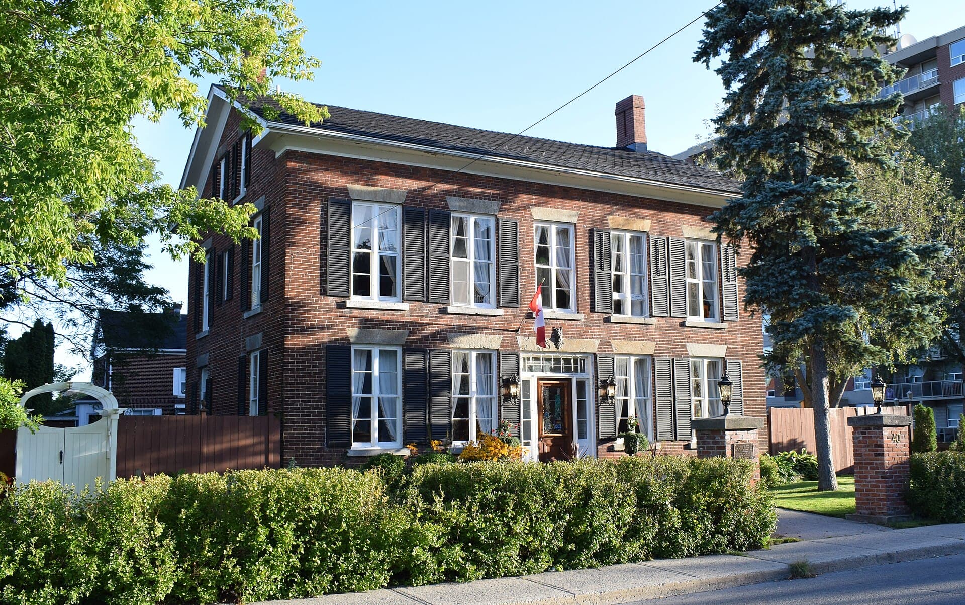 Chesley's Inn (via Wikimedia Commons, CC BY-SA 4.0)