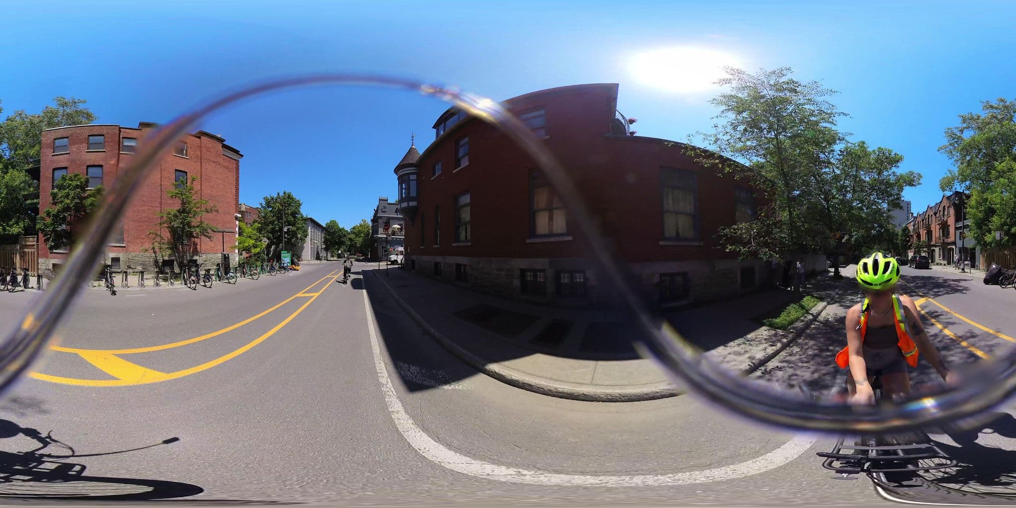 Street view near 3491 Almyer, Milton-Parc — © VdM (CC BY-SA · Mapillary)