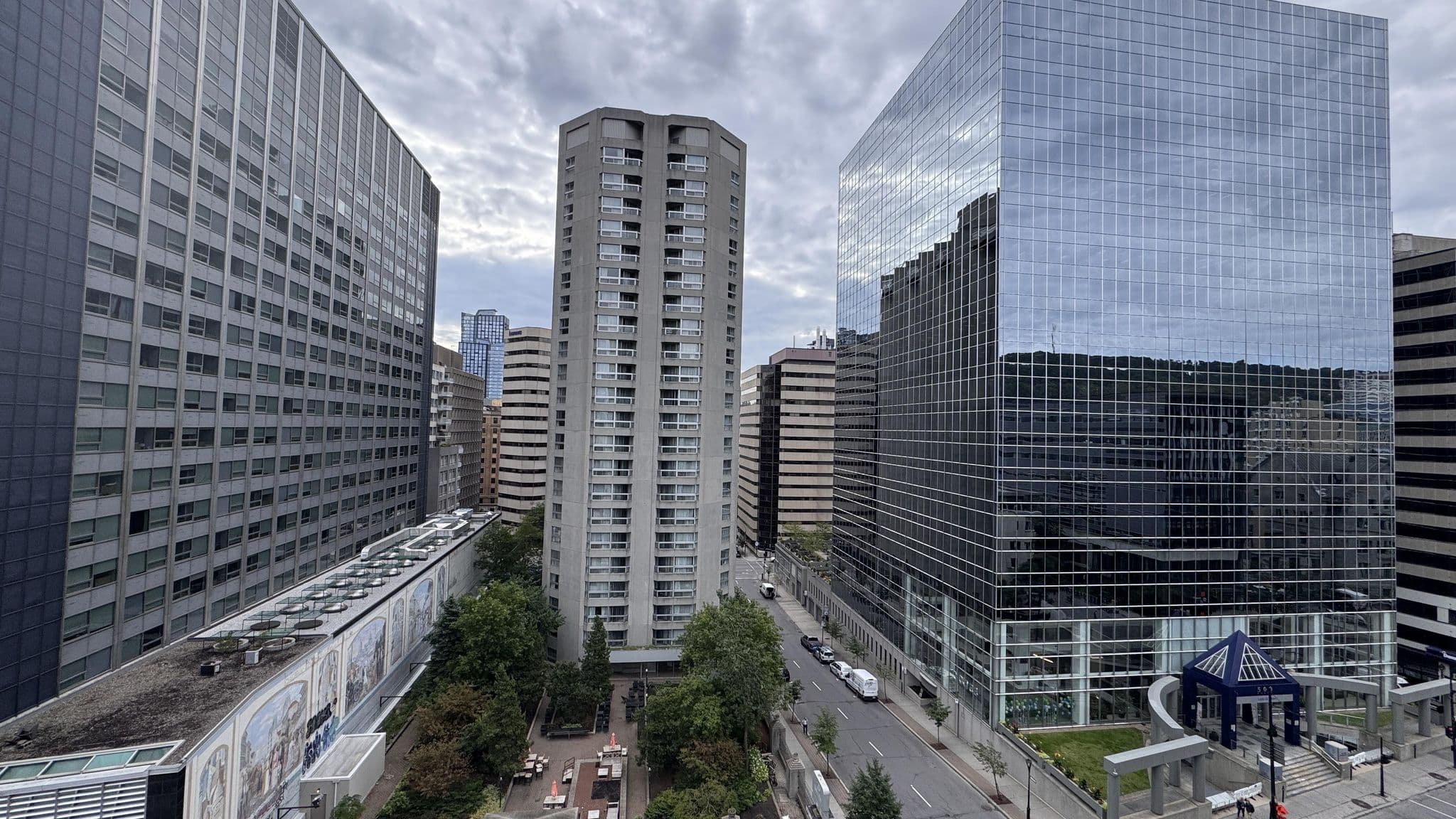 Street view near Campus1 Mtl, Milton-Parc — © CameraPerson (CC BY-SA · Mapillary)