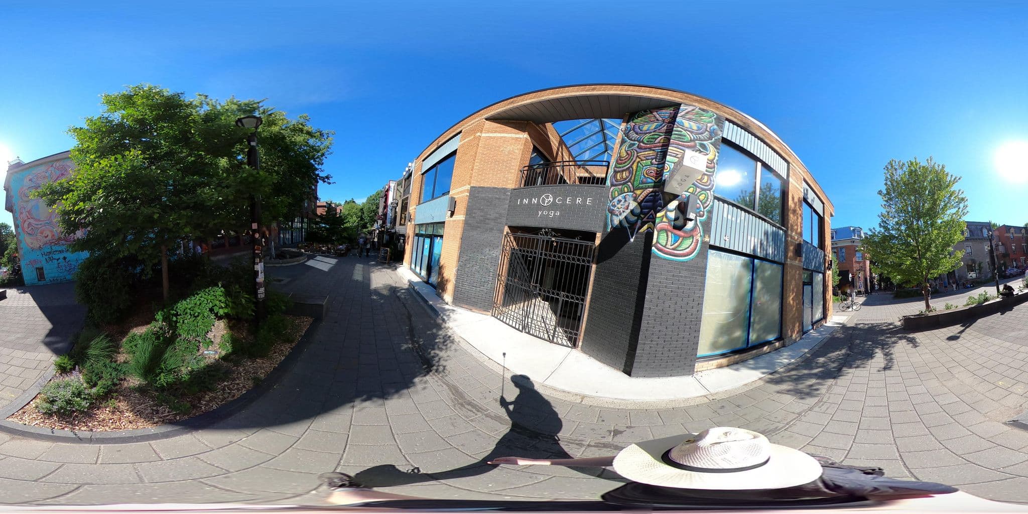 Street view near Le Gite, Milton-Parc — © une_abeille (CC BY-SA · Mapillary)