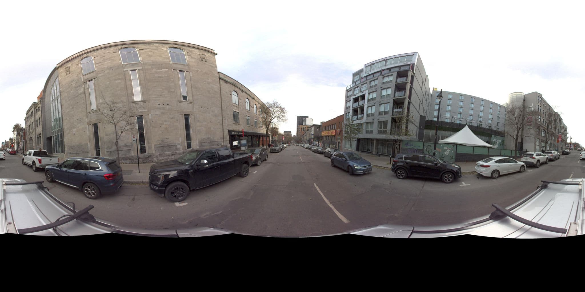 Street view near OPUS Hotel, Milton-Parc — © VdM (CC BY-SA · Mapillary)