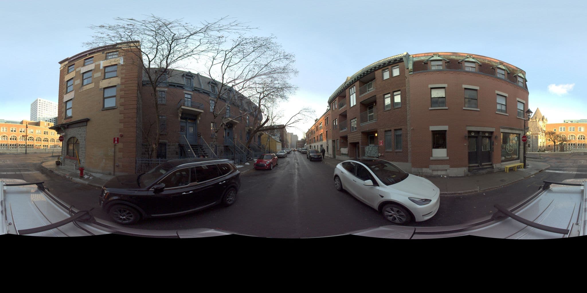 Street view near Hôtel Champ-de-Mars, Vieux-Montréal — © VdM (CC BY-SA · Mapillary)